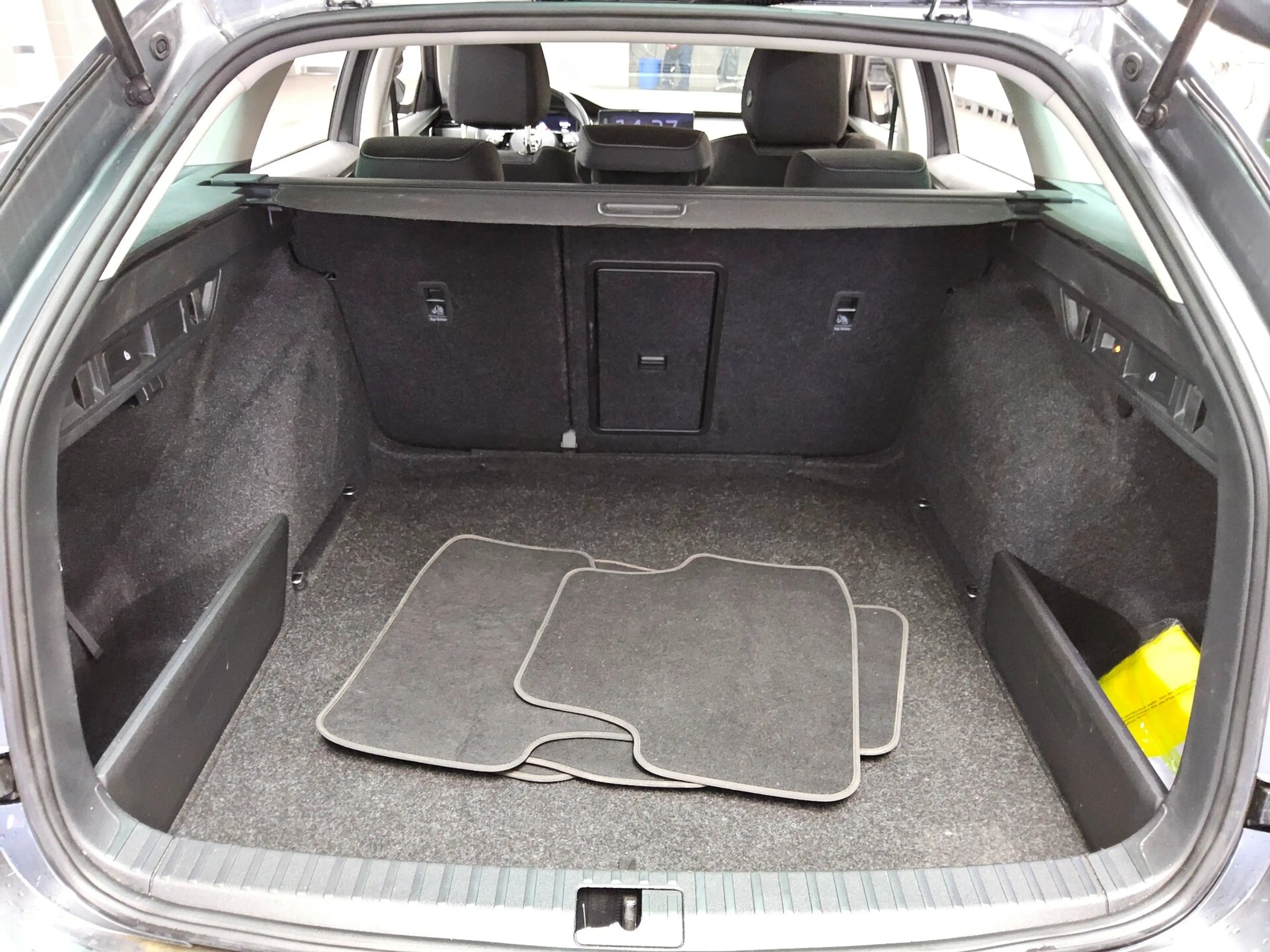 Skoda Octavia OCTAVIA NAVI KLIMAAUT RADIO TEMPO MFL SHZ VC PDC AHK ACC SOUND LED RfK — photo 12