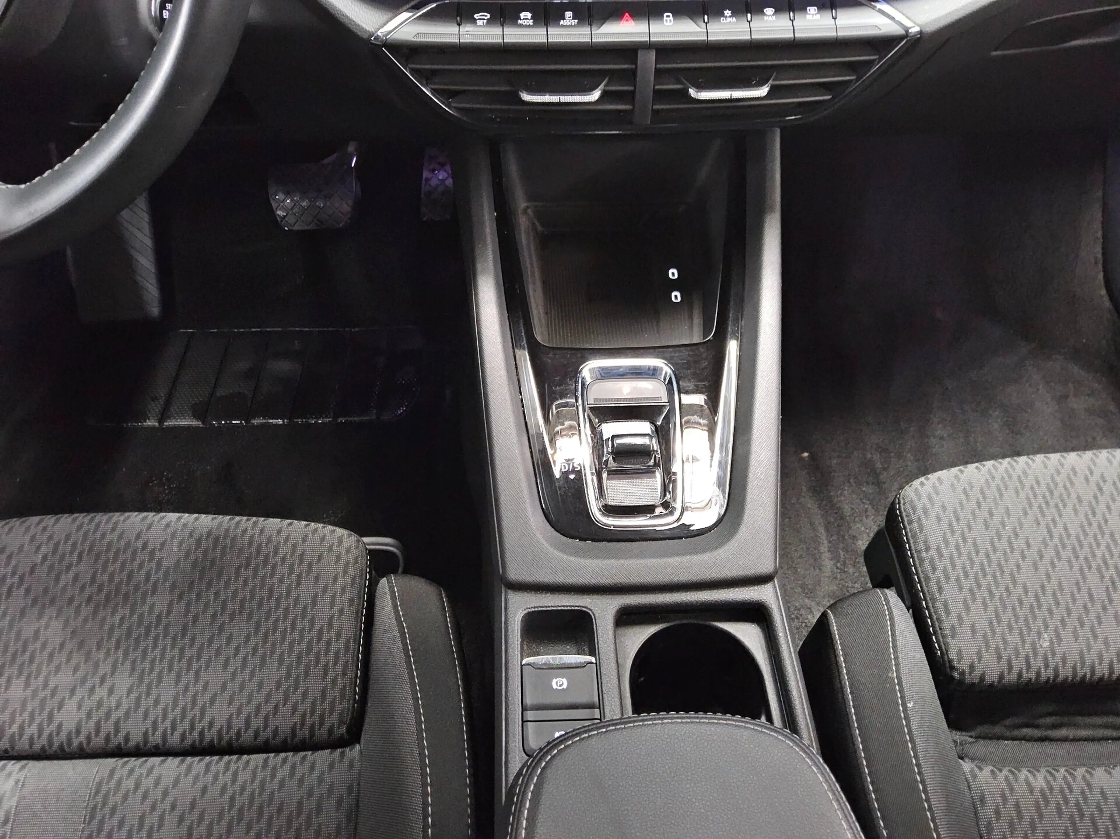 Skoda Octavia OCTAVIA NAVI KLIMAAUT RADIO TEMPO MFL SHZ VC PDC AHK ACC SOUND LED RfK — photo 6