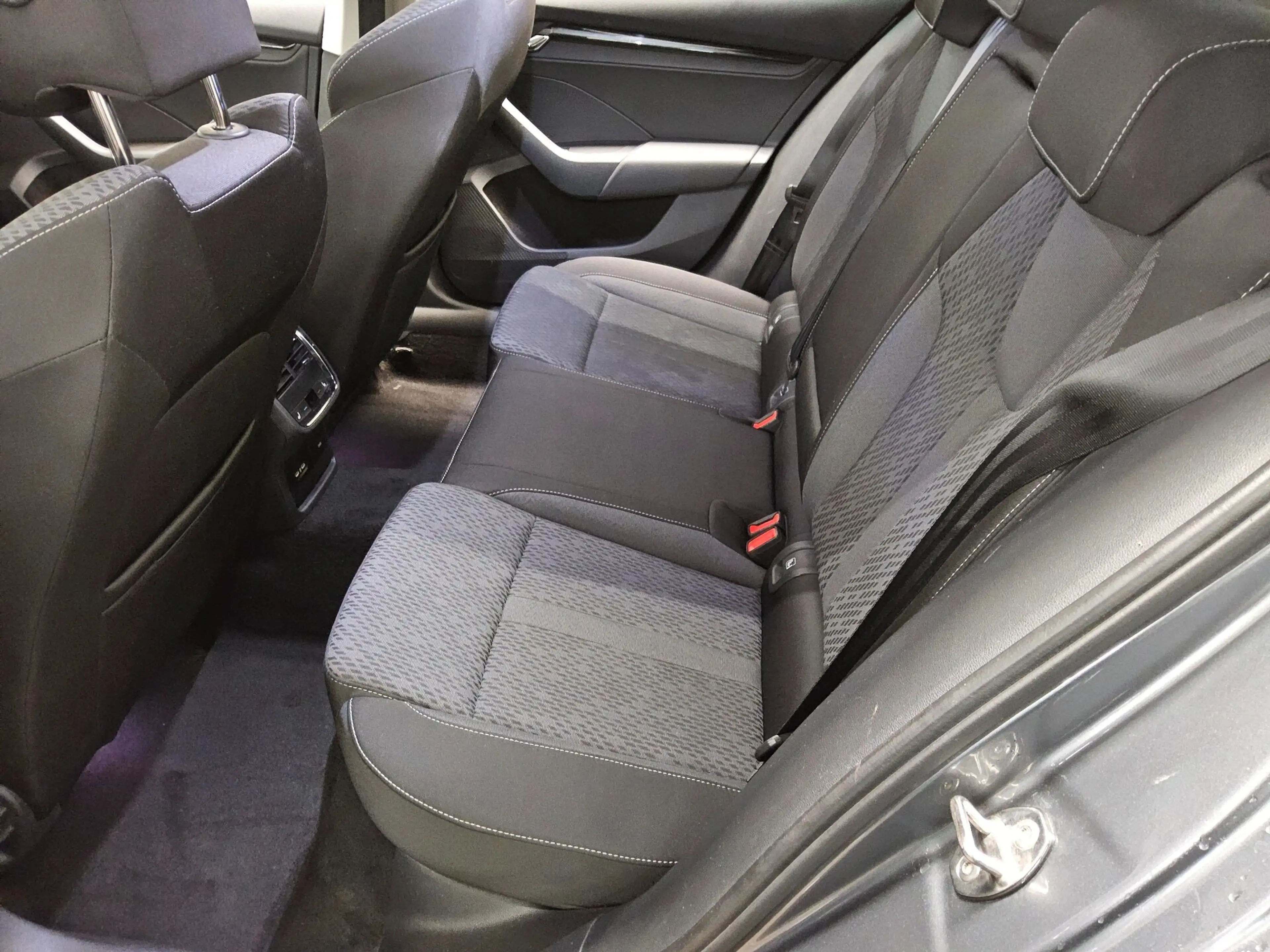 Skoda Octavia OCTAVIA NAVI KLIMAAUT RADIO TEMPO MFL SHZ VC PDC AHK ACC SOUND LED RfK — photo 13