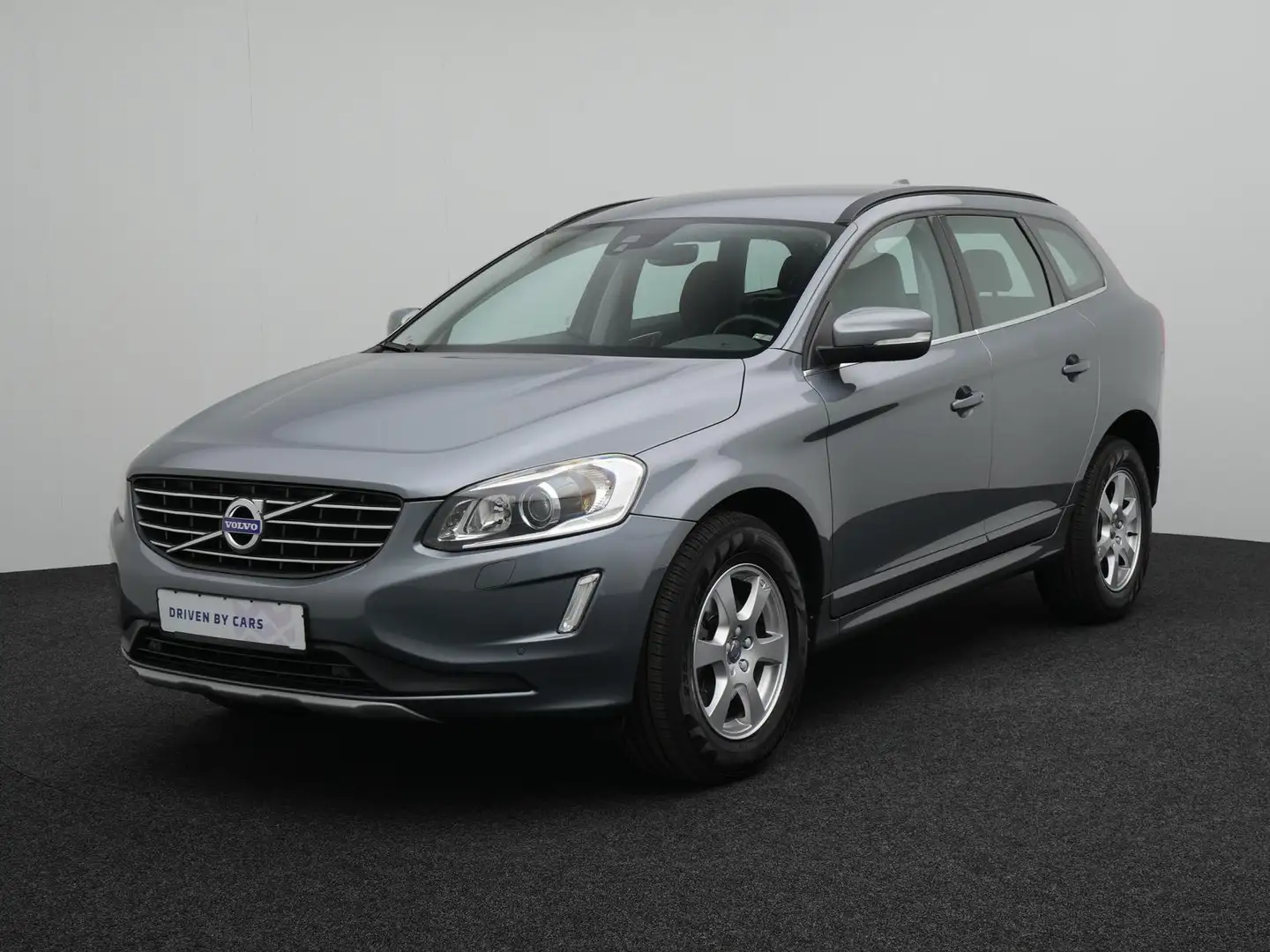 Volvo XC60 Momentum D3,BIXENON,TEMPO,KURVENLICHT,CITY Grey - 2