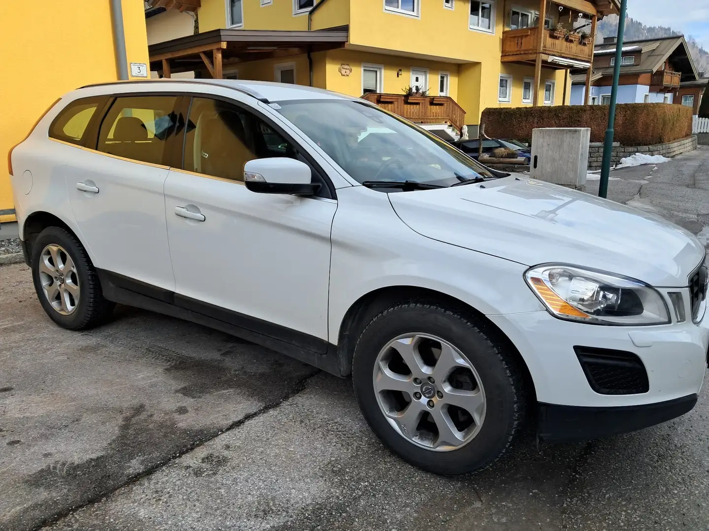 Volvo XC60 D3 AWD Momentum Geartronic - 1