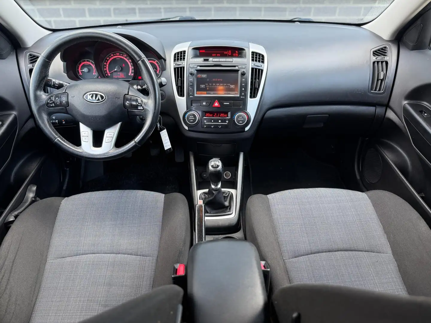 Kia Ceed / cee'd Sporty Wagon 1.4 CVVT Navigator Plus Pack Gris - 2