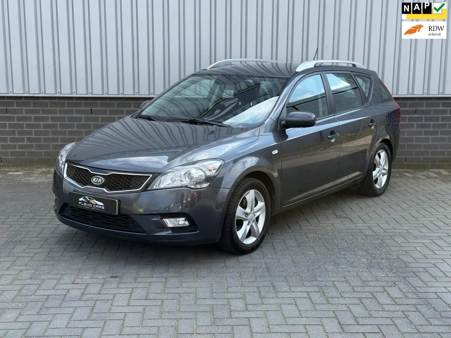 Kia Ceed / cee'd Sporty Wagon 1.4 CVVT Navigator Plus Pack Gris - 1