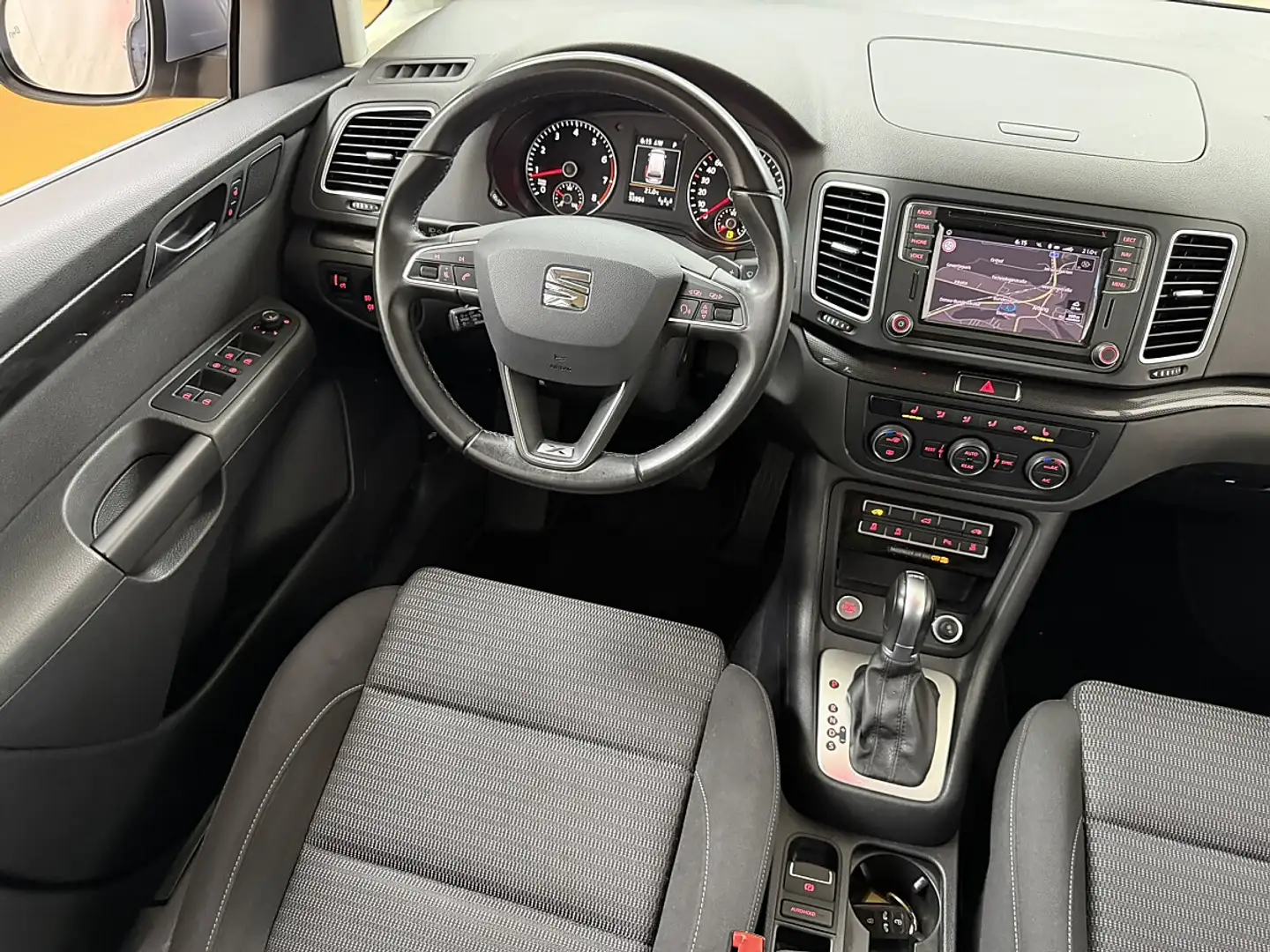 SEAT Alhambra Xcellence 1,4 TSI DSG 7 Sitzer Silber - 2