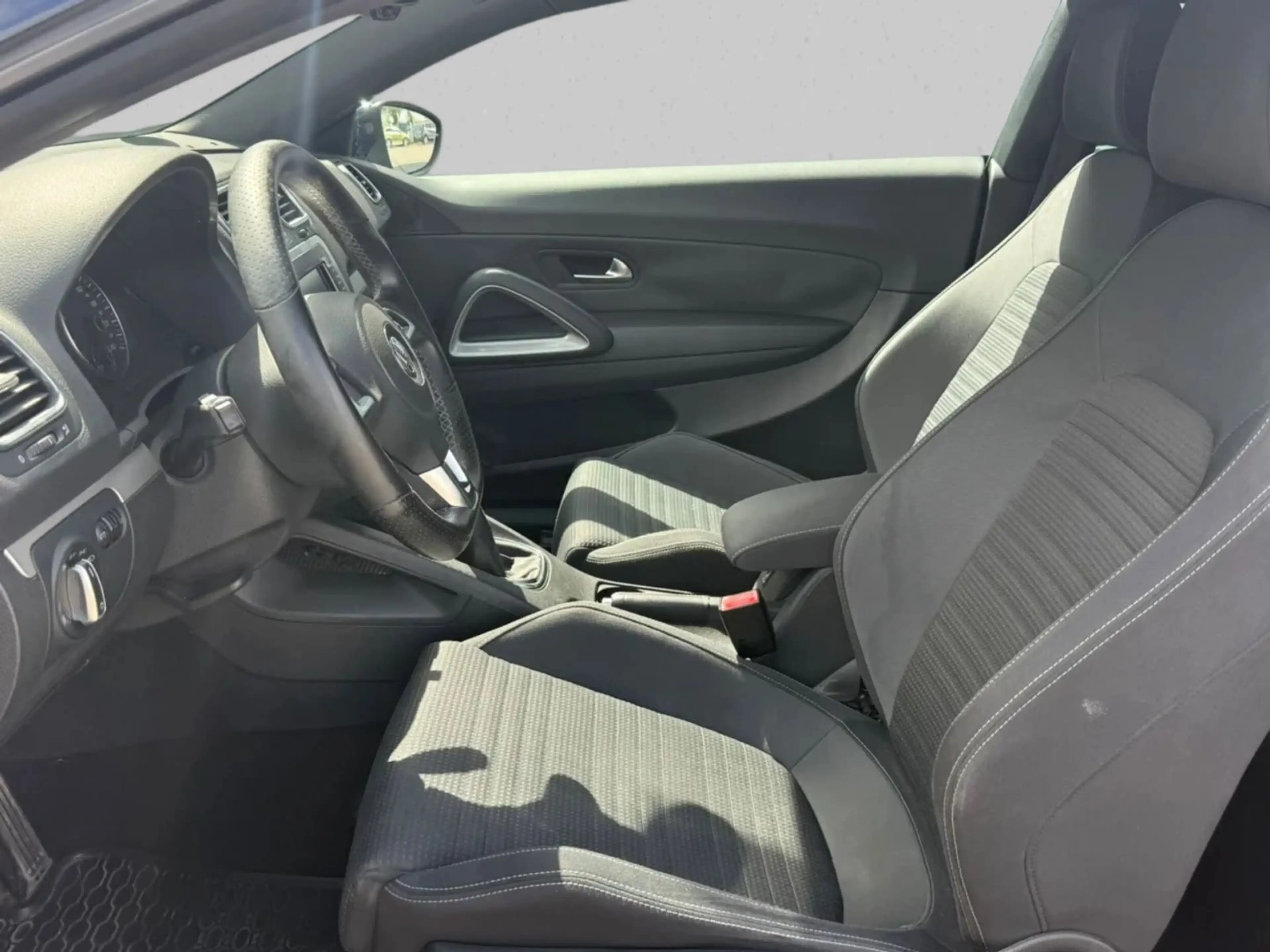 Volkswagen Scirocco 1.4 TSI 118 kW Team Navi-Cam — photo 8