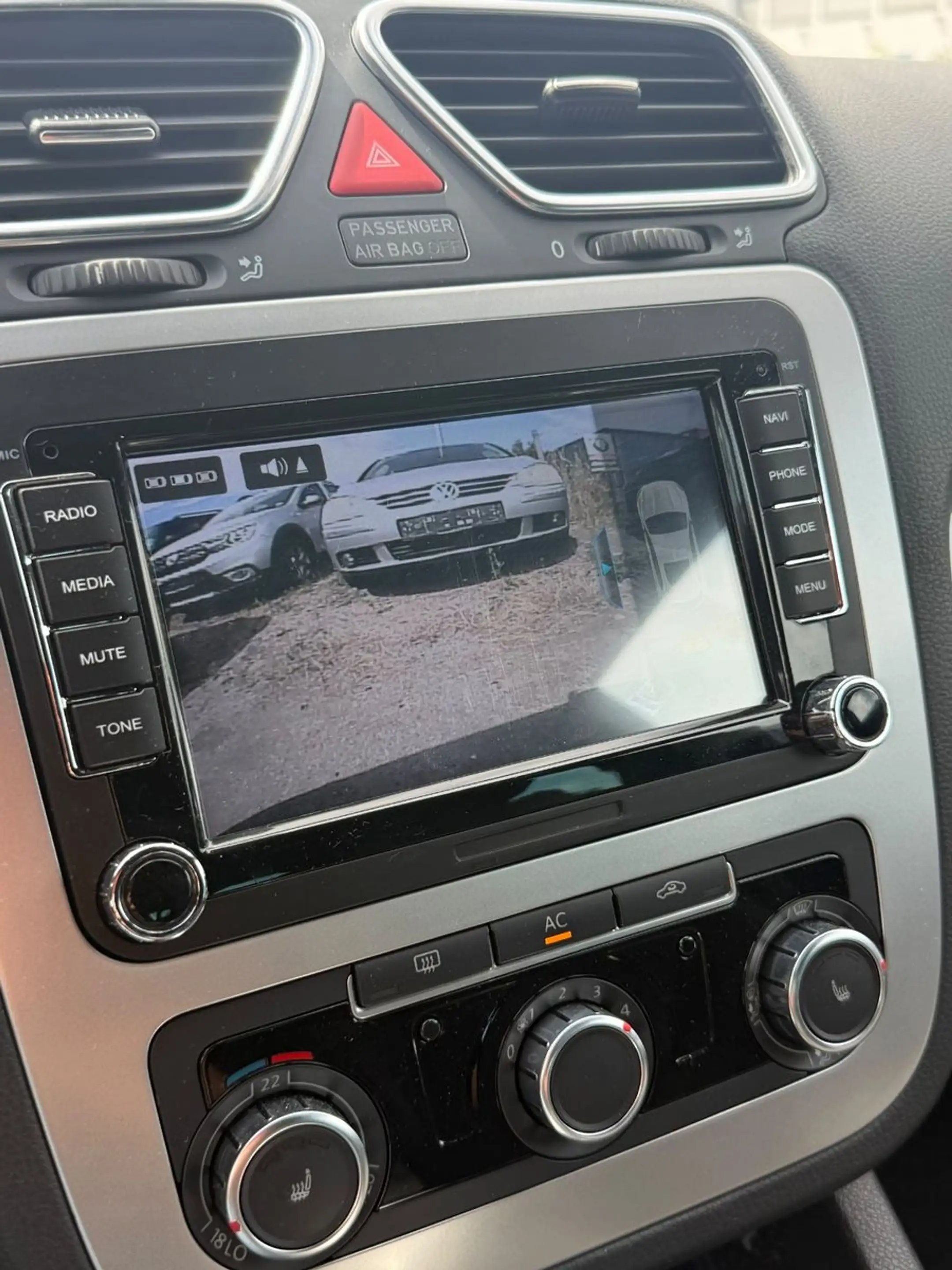 Volkswagen Scirocco 1.4 TSI 118 kW Team Navi-Cam — photo 12