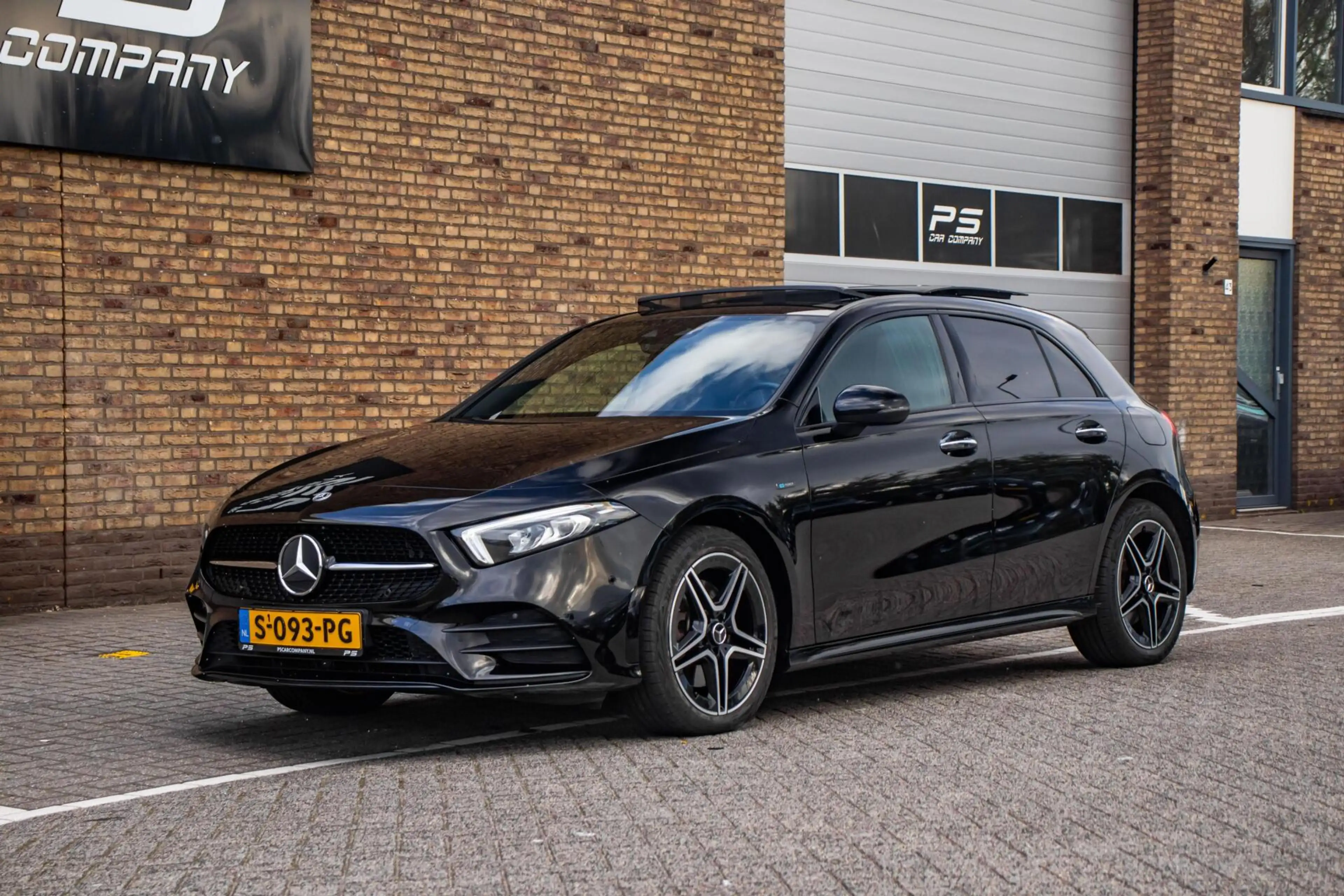 Mercedes-Benz A 250 e Business Solution AMG Limited, Pano — photo 2
