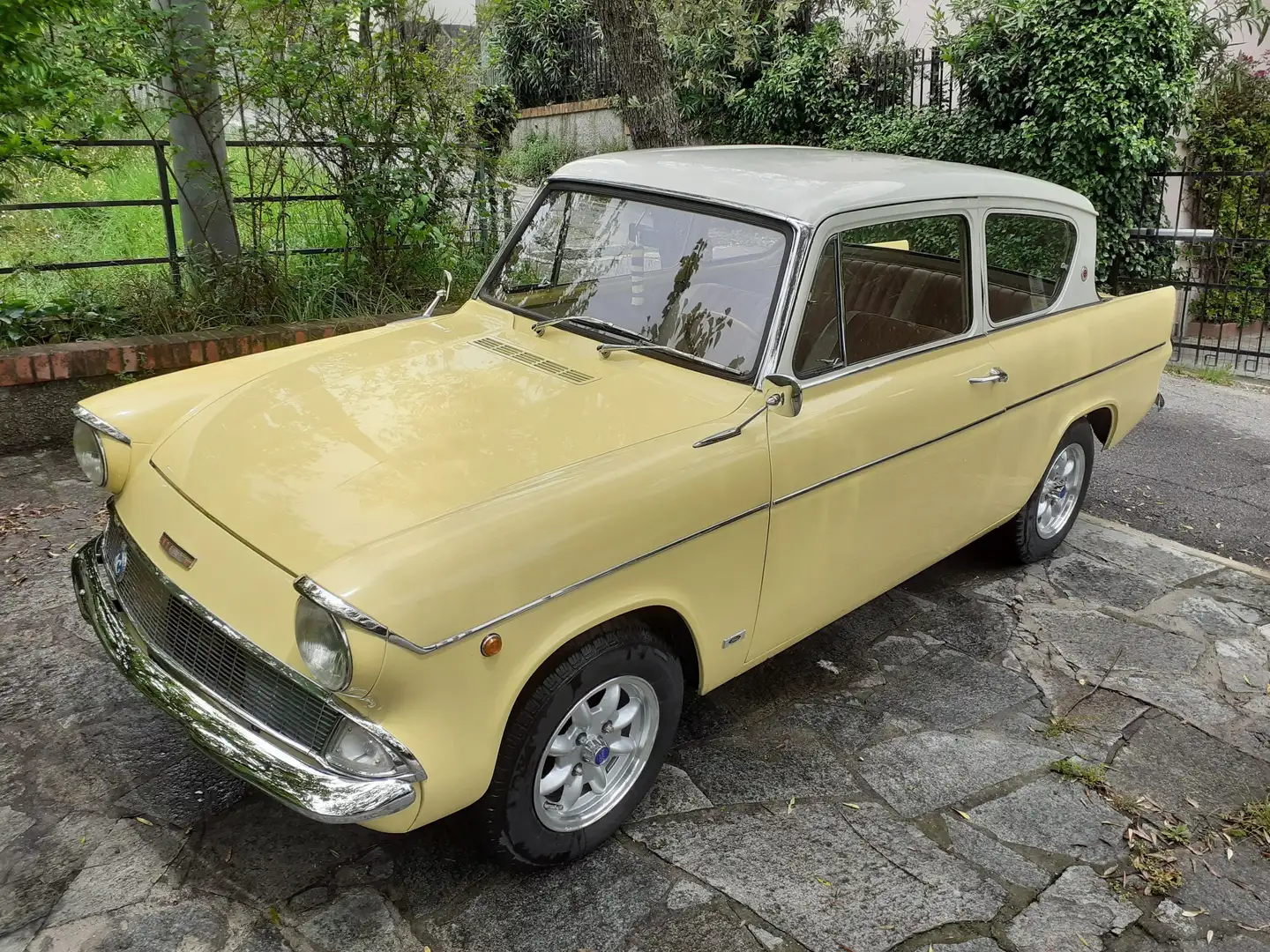 Ford ANGLIA 105 E - 1