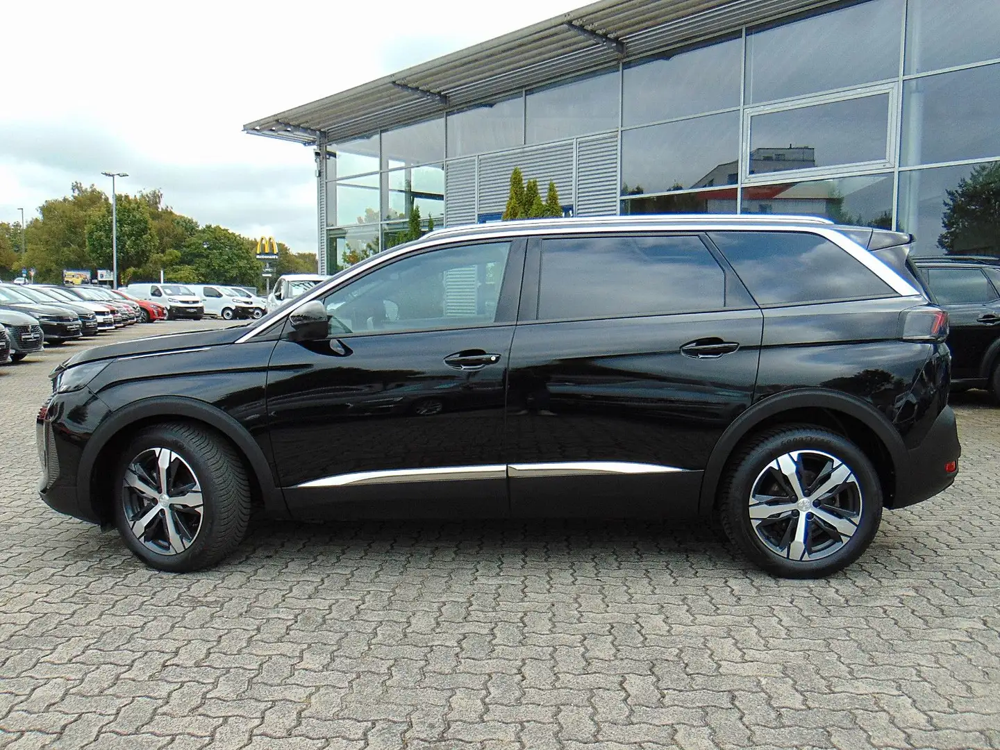 Peugeot 5008 1.5 Blue-HDI EAT8 Allure Pack Schwarz - 2