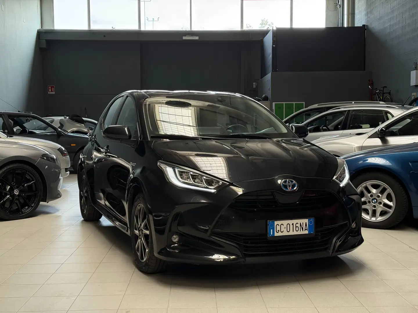 Toyota Yaris Yaris 1.5h Trend NEOPATENTATI Nero - 1