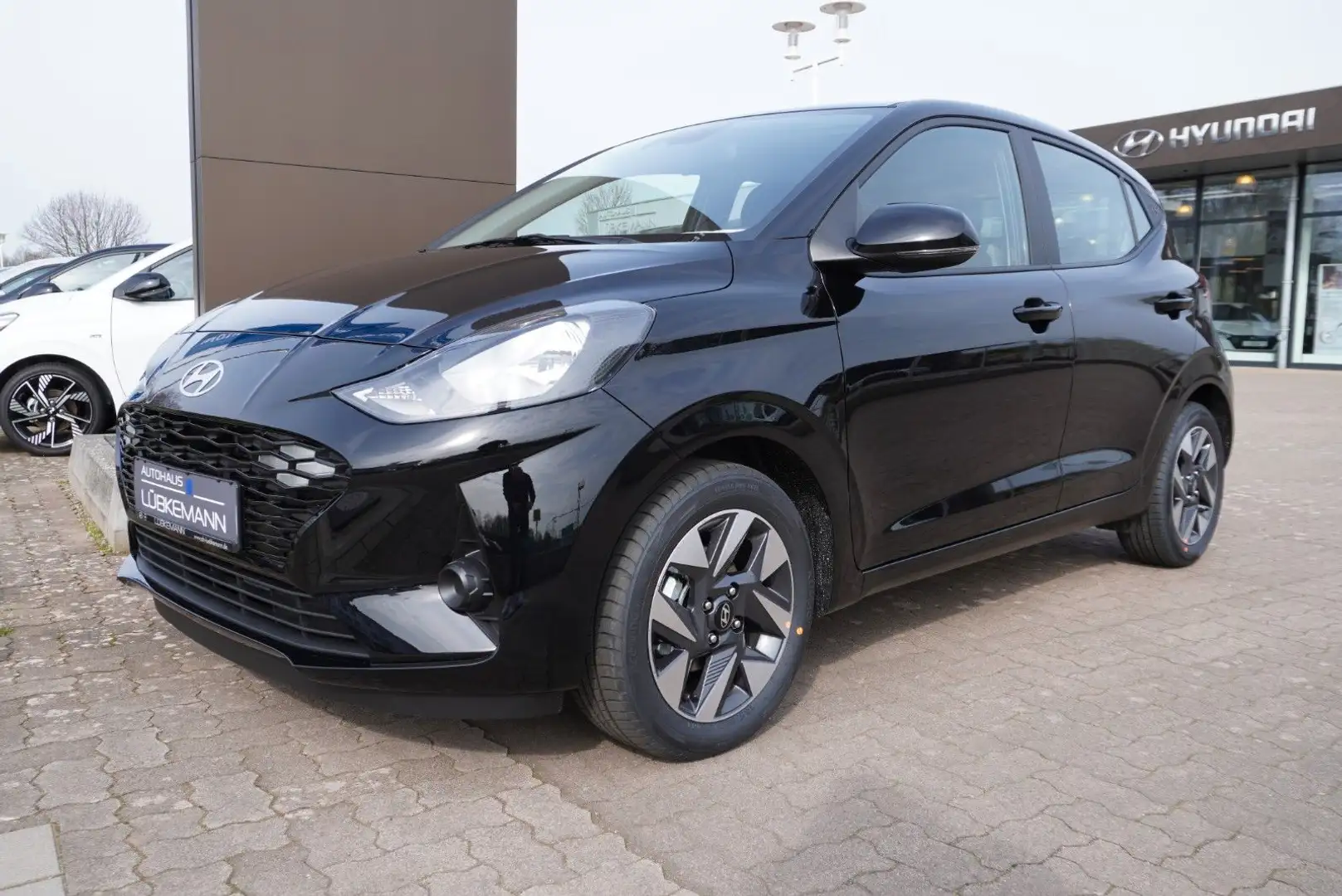 Hyundai i10 1.2 Trend Modell 2024 *NAVI/KOMFORT-P./RFK* Černá - 1