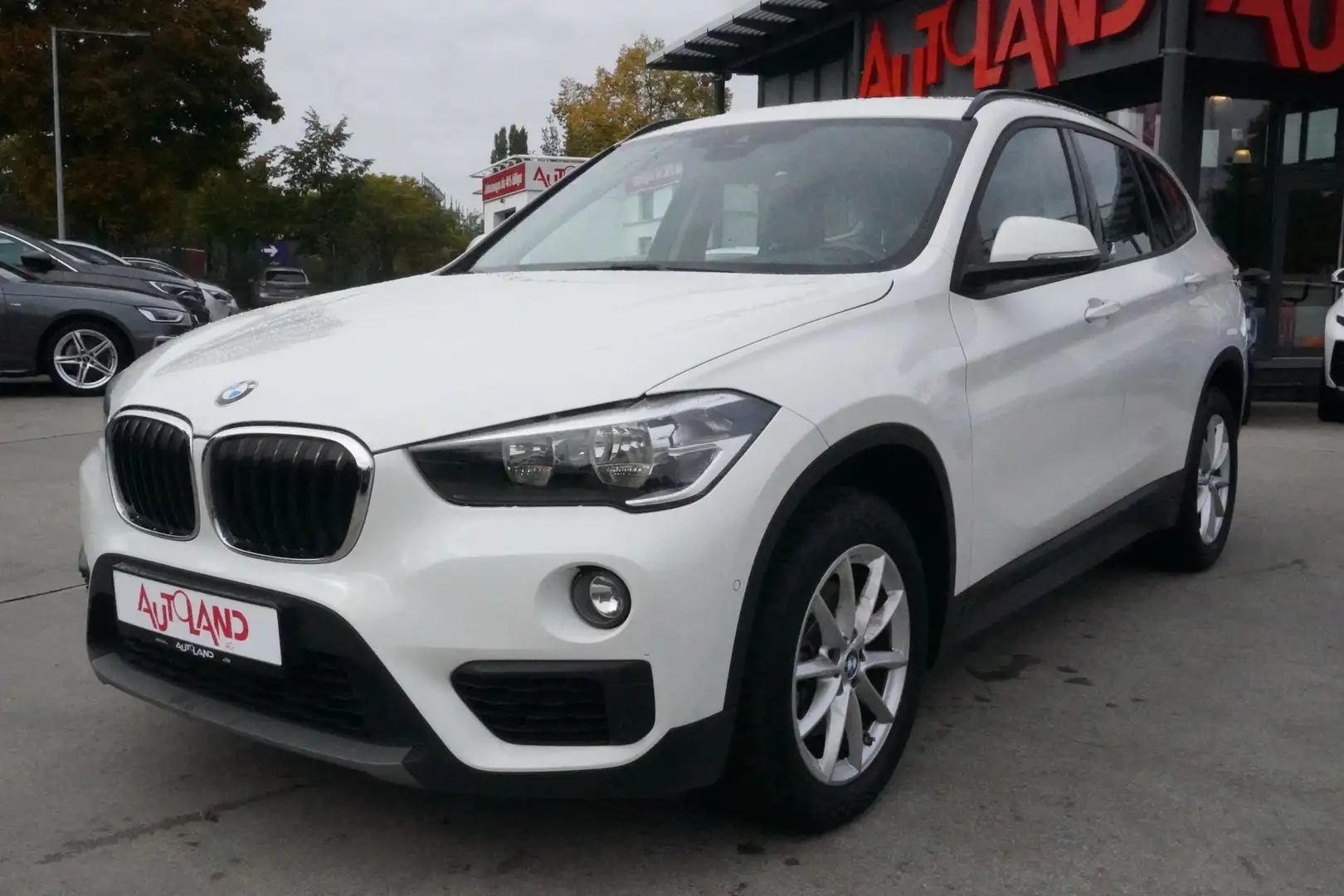 BMW X1 sDrive 18 i Advantage Navi AHK el. Heckklappe Wit - 2
