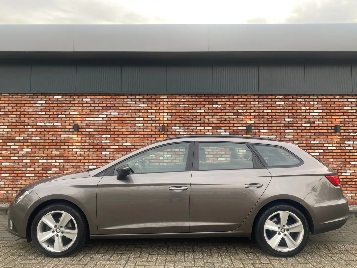 SEAT Leon ST 1.2 TSI Reference 17inch 124000km! 1e Eig! Grijs - 2