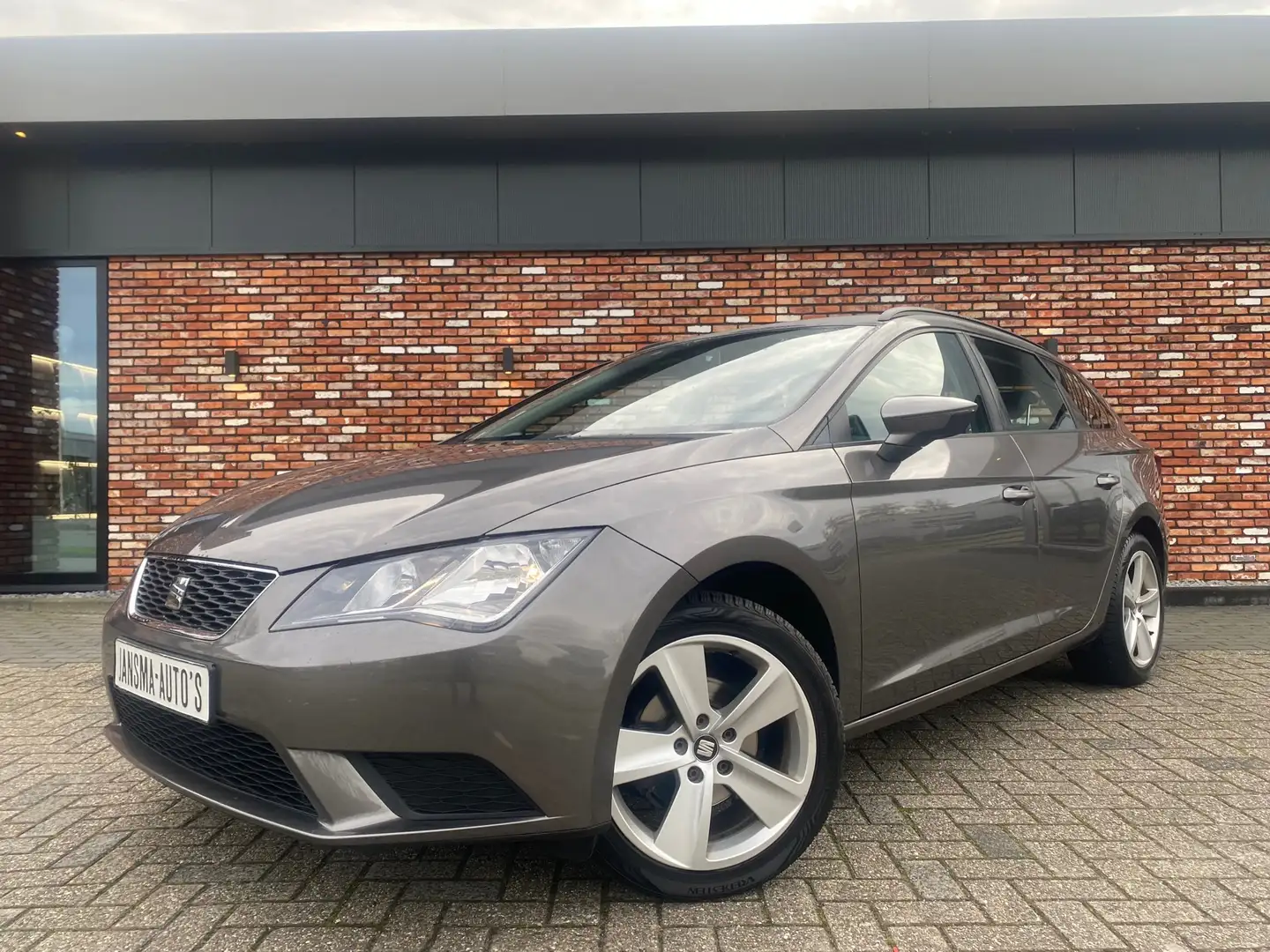 SEAT Leon ST 1.2 TSI Reference 17inch 124000km! 1e Eig! Grijs - 1