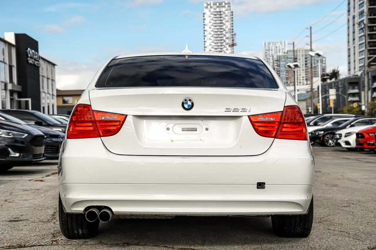 BMW 3 Series снимка BMW 3 Series