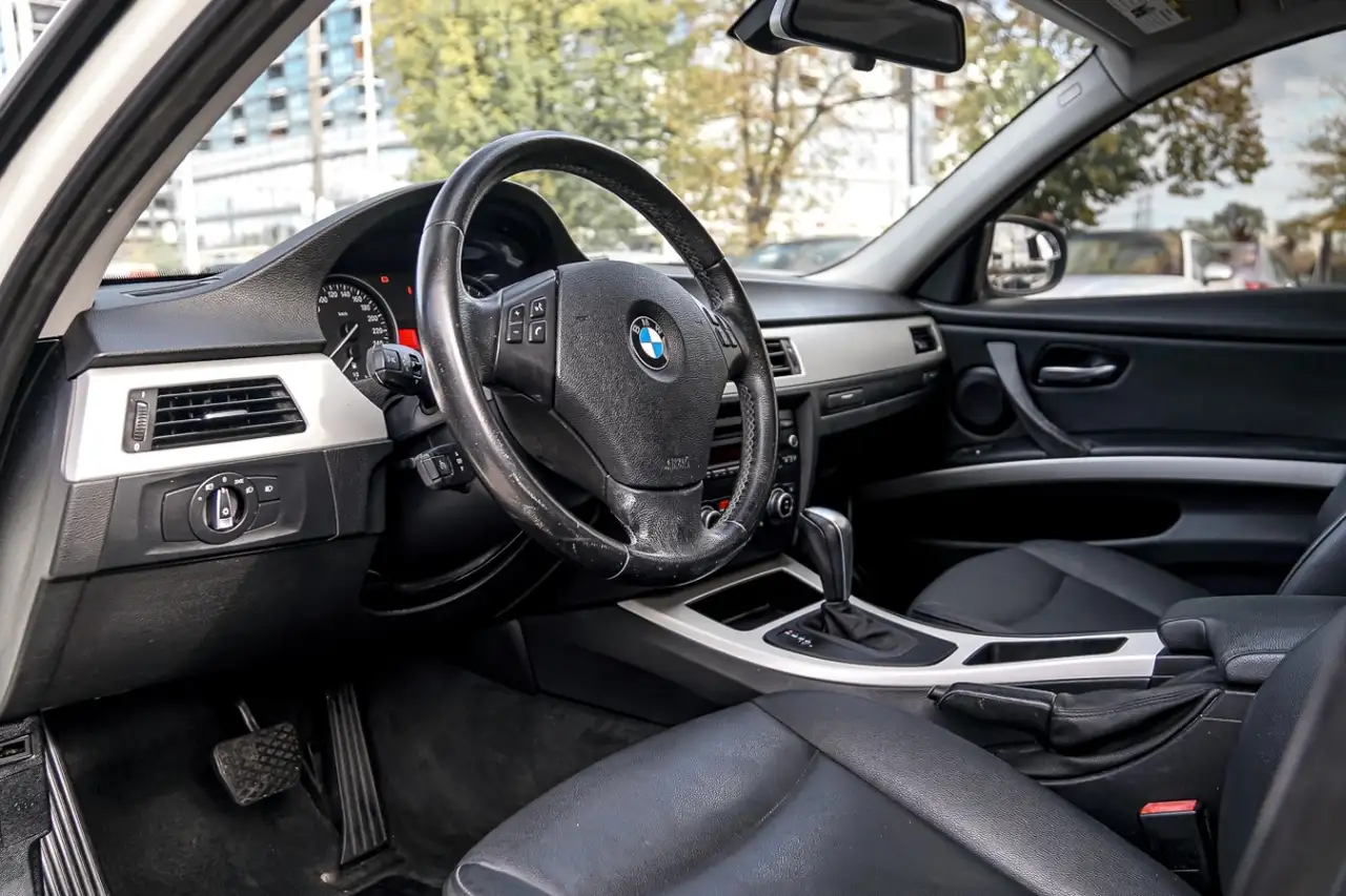 BMW 3 Series снимка BMW 3 Series