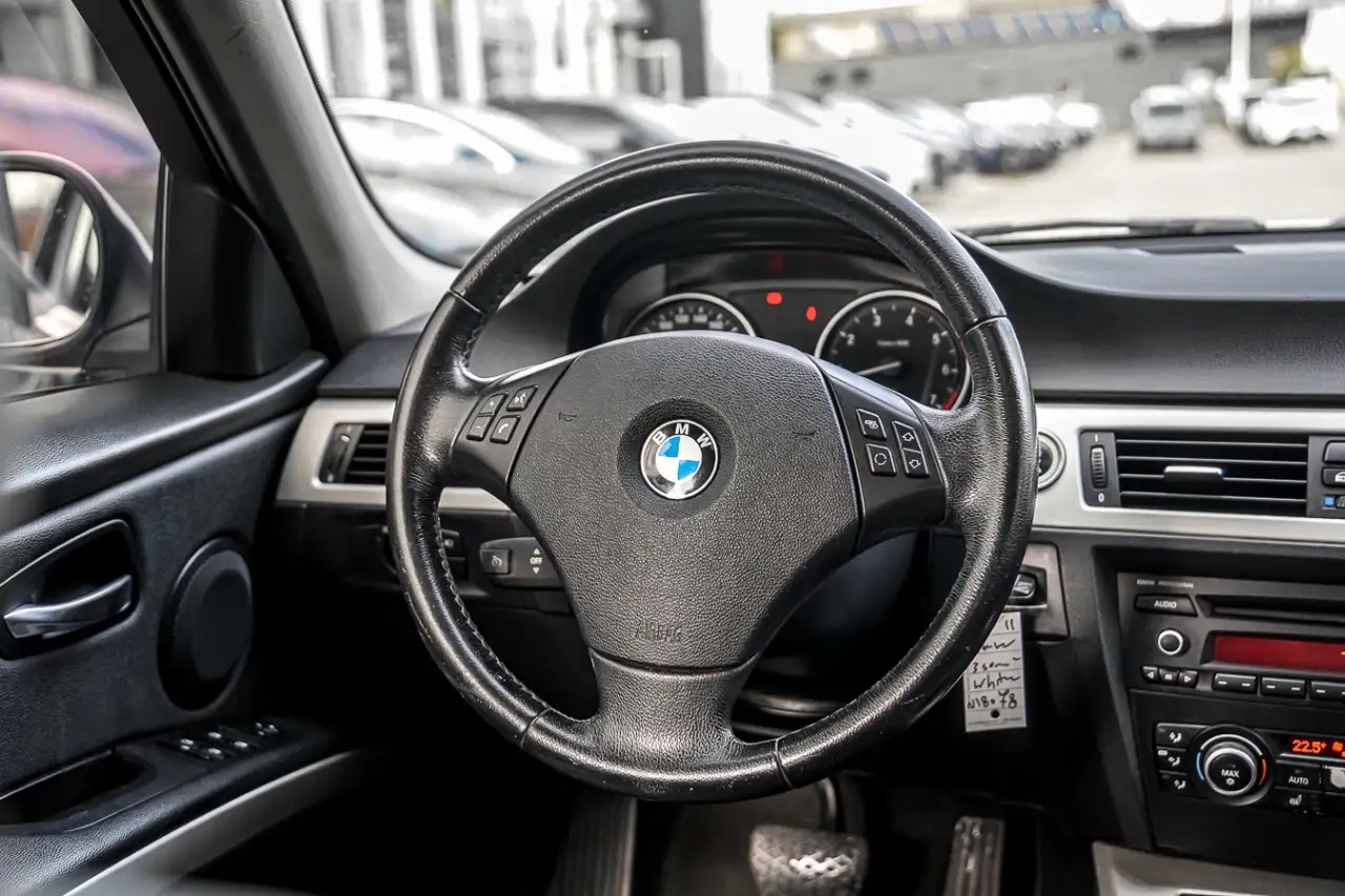 BMW 3 Series снимка BMW 3 Series