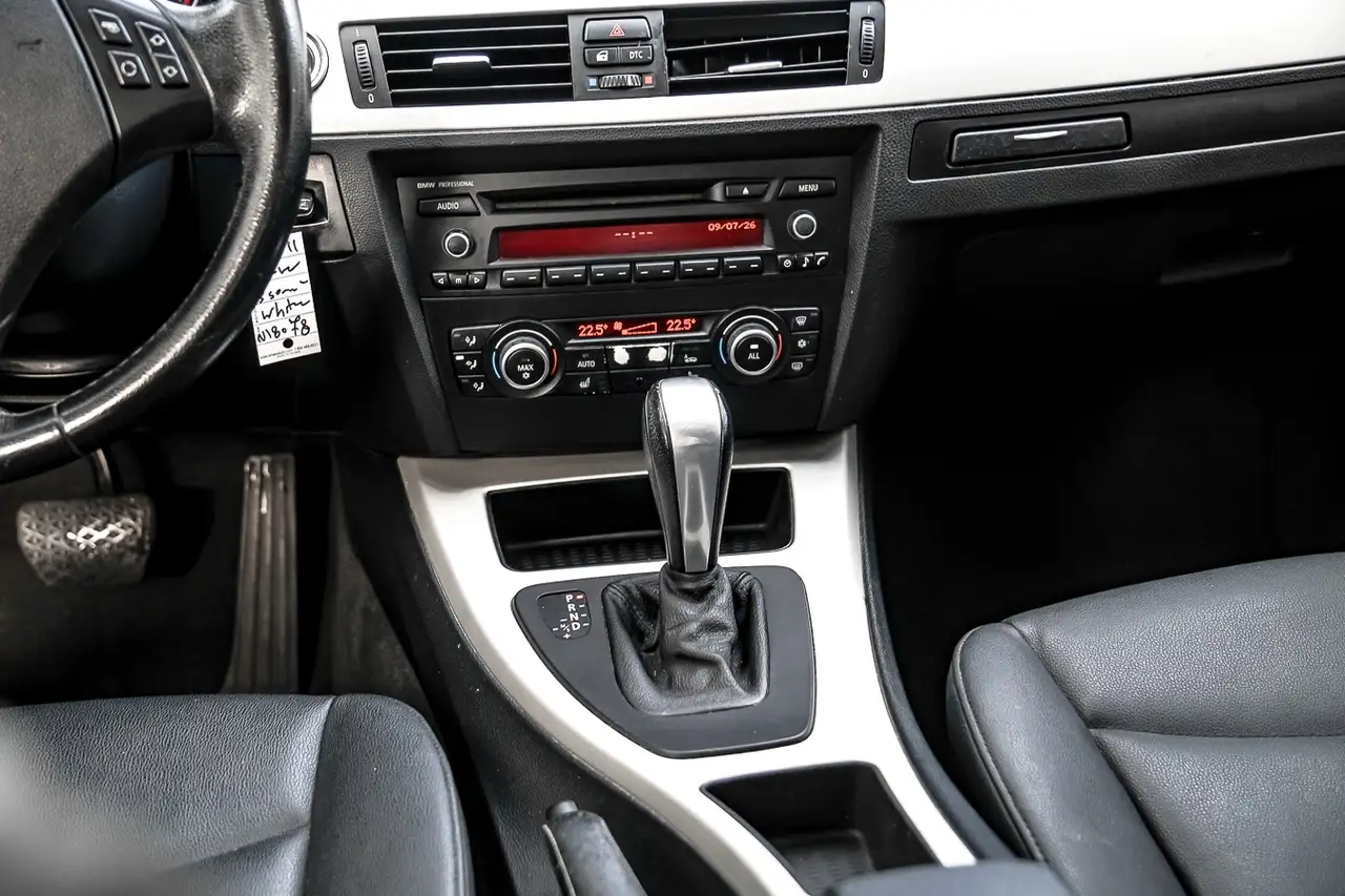 BMW 3 Series снимка BMW 3 Series