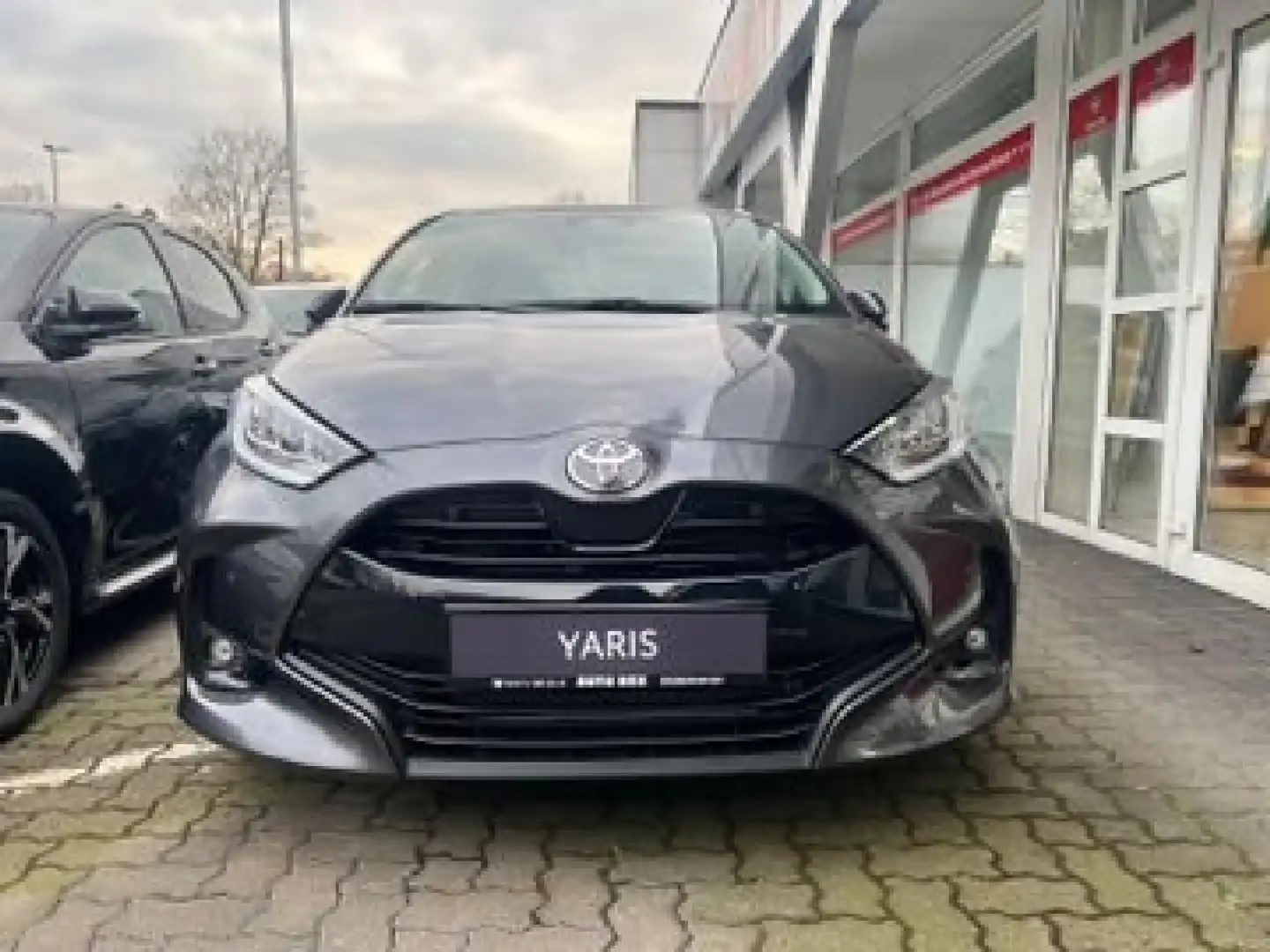 Toyota Yaris Hybrid Teamplayer Safety- & Comfortpaket Grau - 2