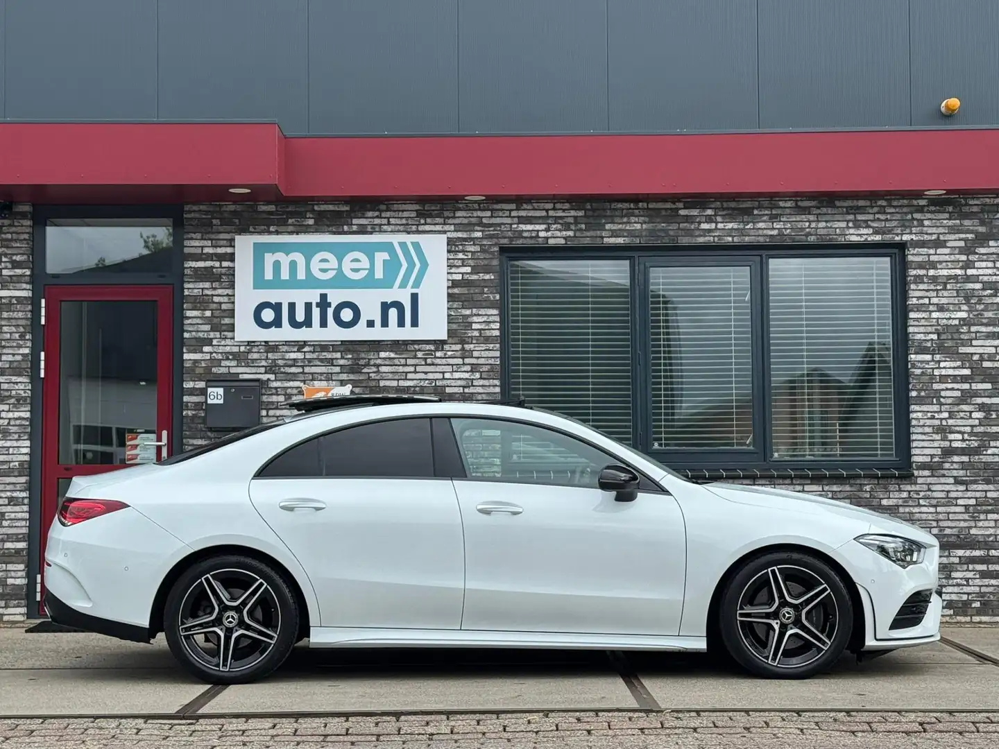 Mercedes-Benz CLA 200 AMG PANO l SFEER l MATRIX l KEYLESS l CAMERA l SOU Wit - 2