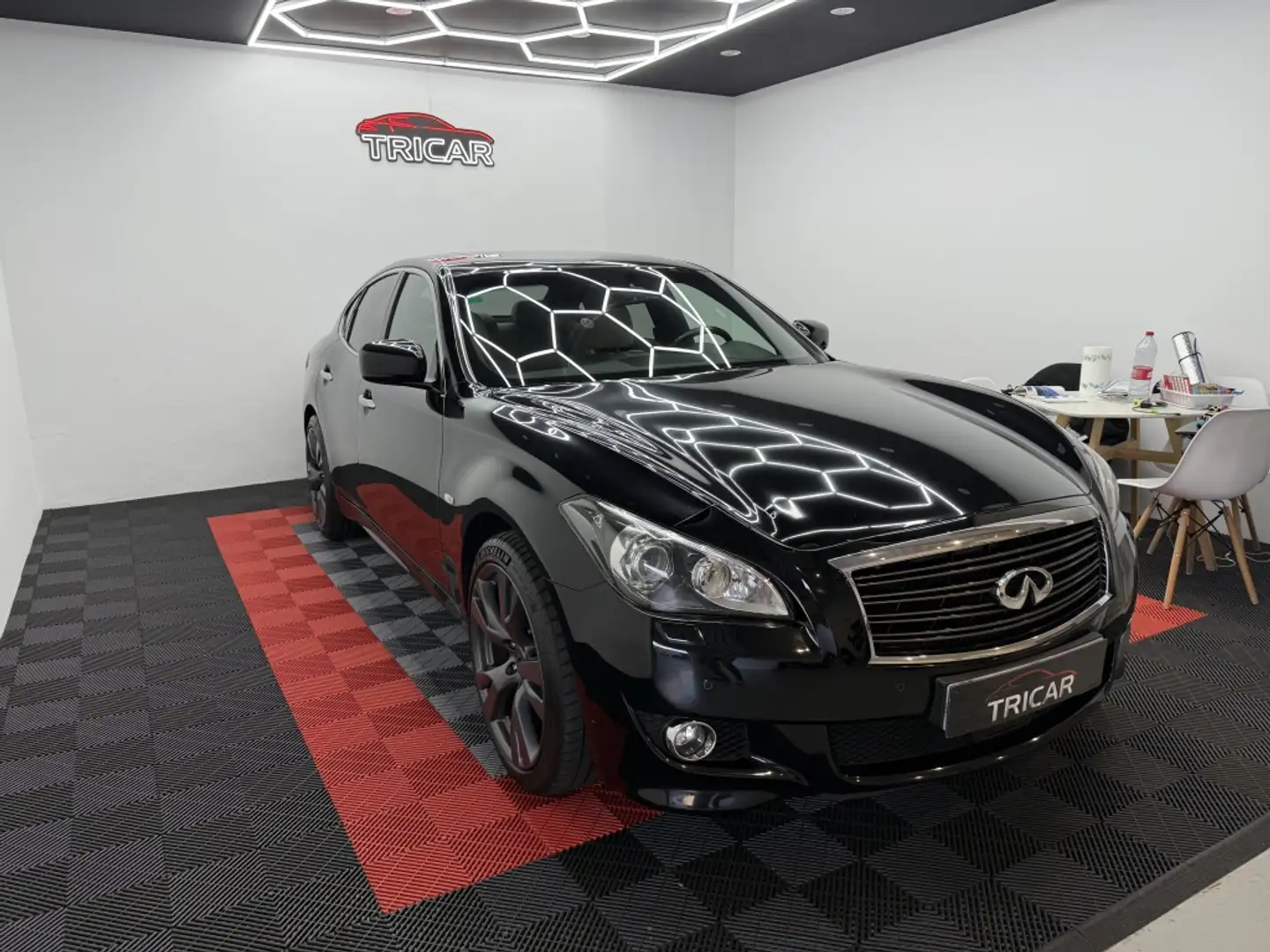 Infiniti M30 30d S Premium Aut. Schwarz - 1