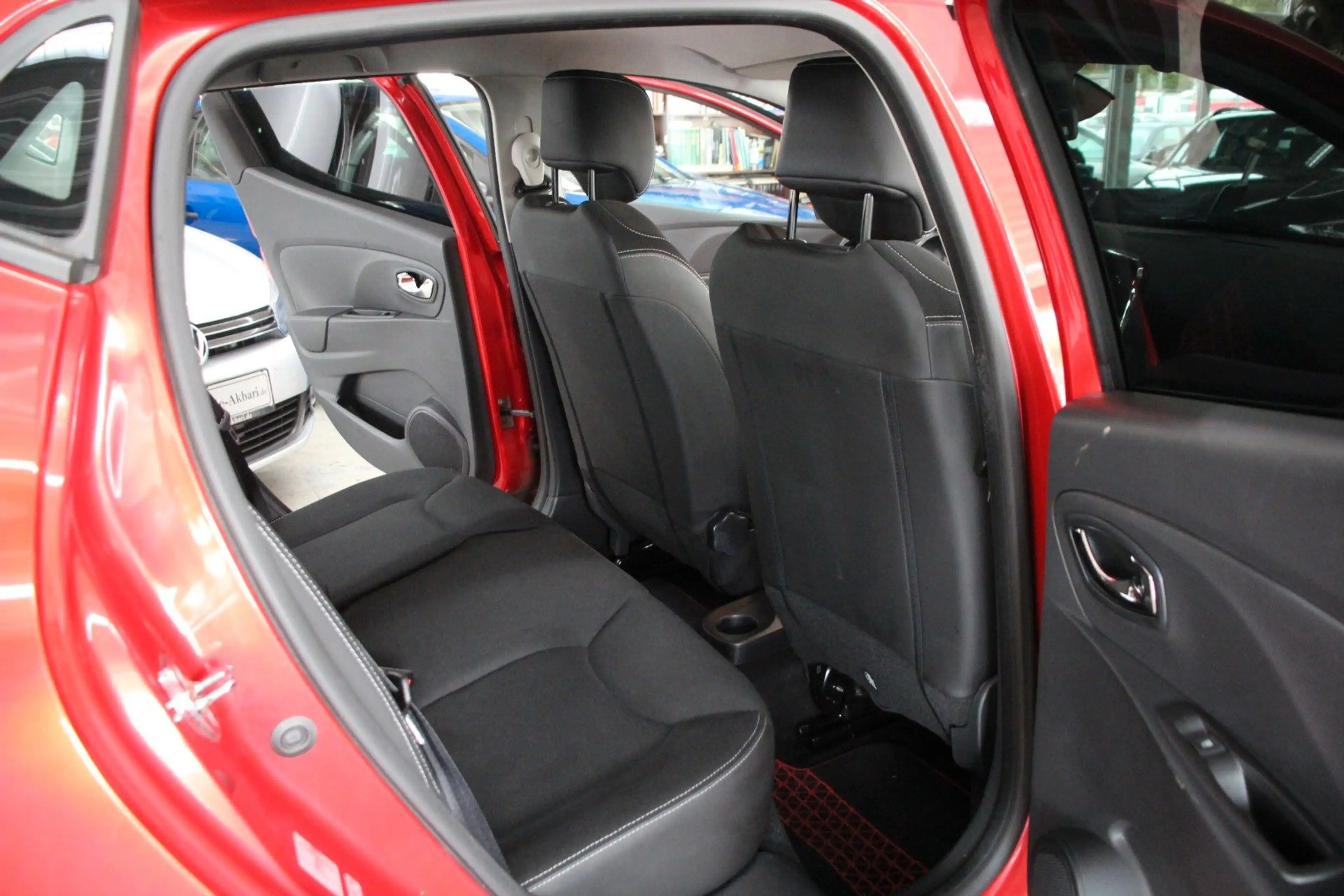 Renault Clio IV Paris *Klima/Navi* — photo 15