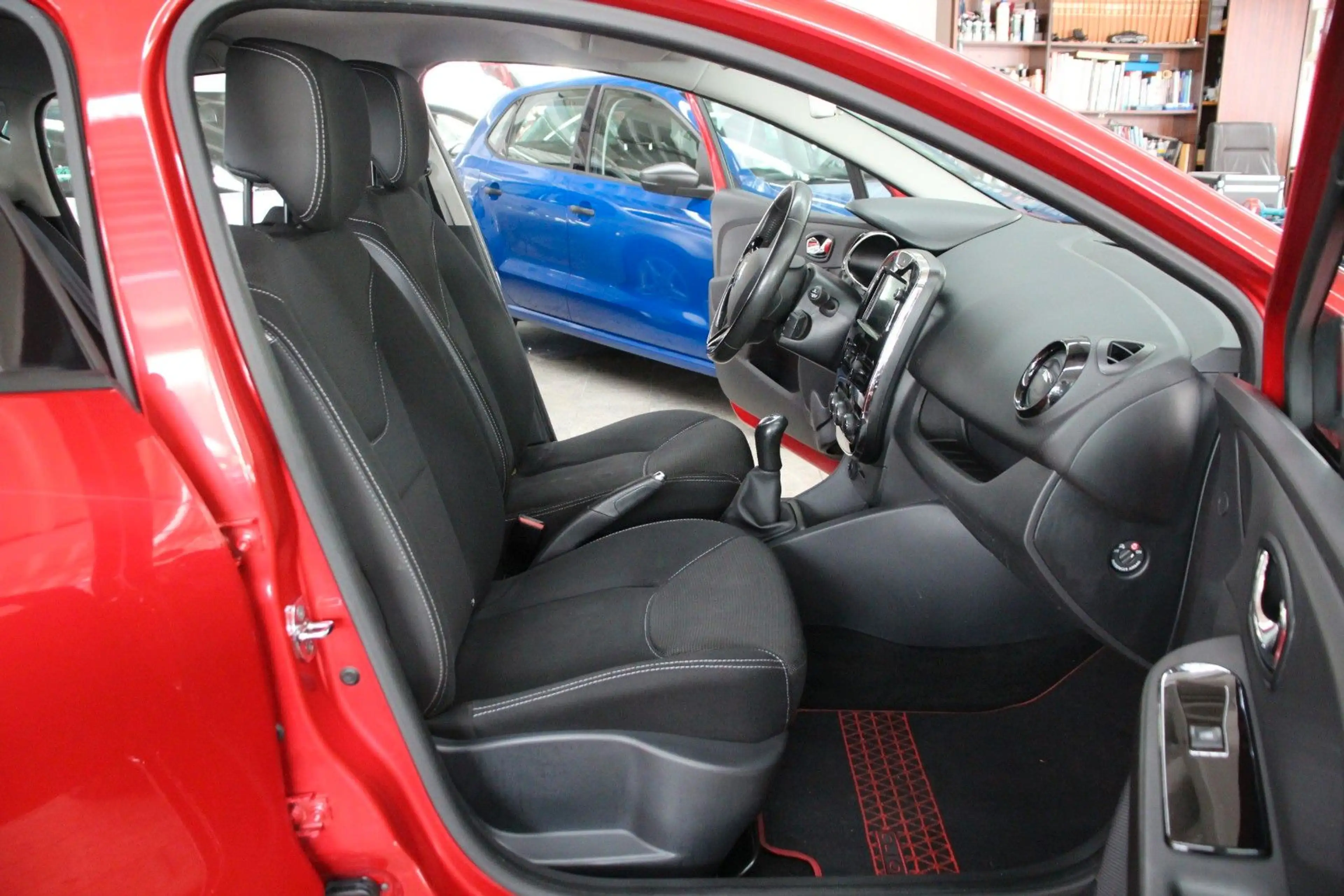 Renault Clio IV Paris *Klima/Navi* — photo 11