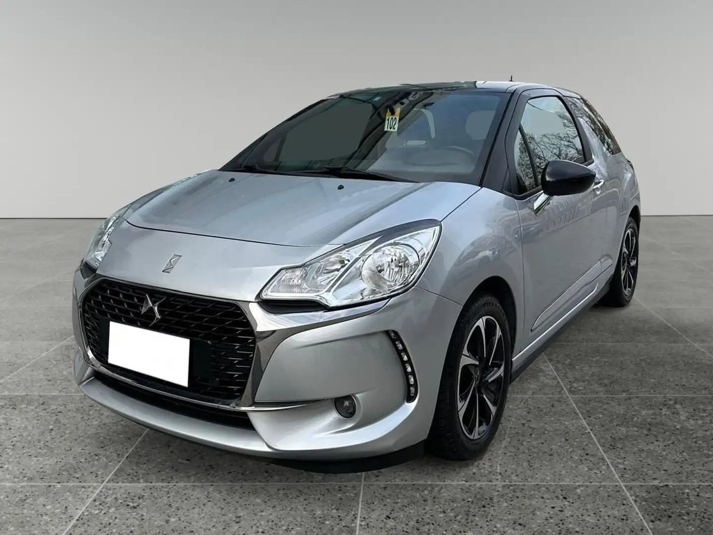 DS Automobiles DS 3 DS 3 BlueHDi 75 Connected Chic Gris - 1