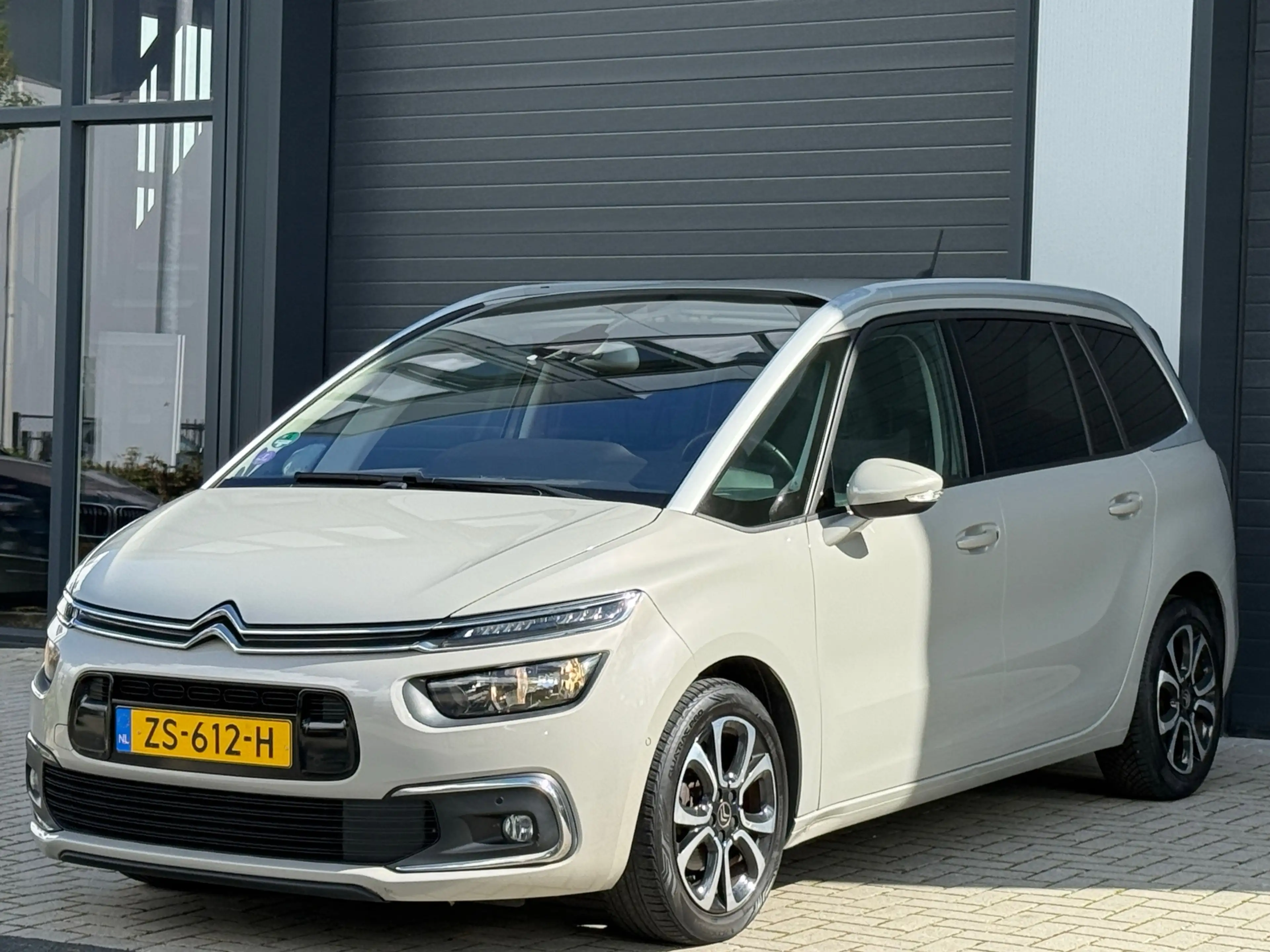 Citroen Grand C4 SpaceTourer 1.2 PureTech / NARDO GREY NAP — photo 6