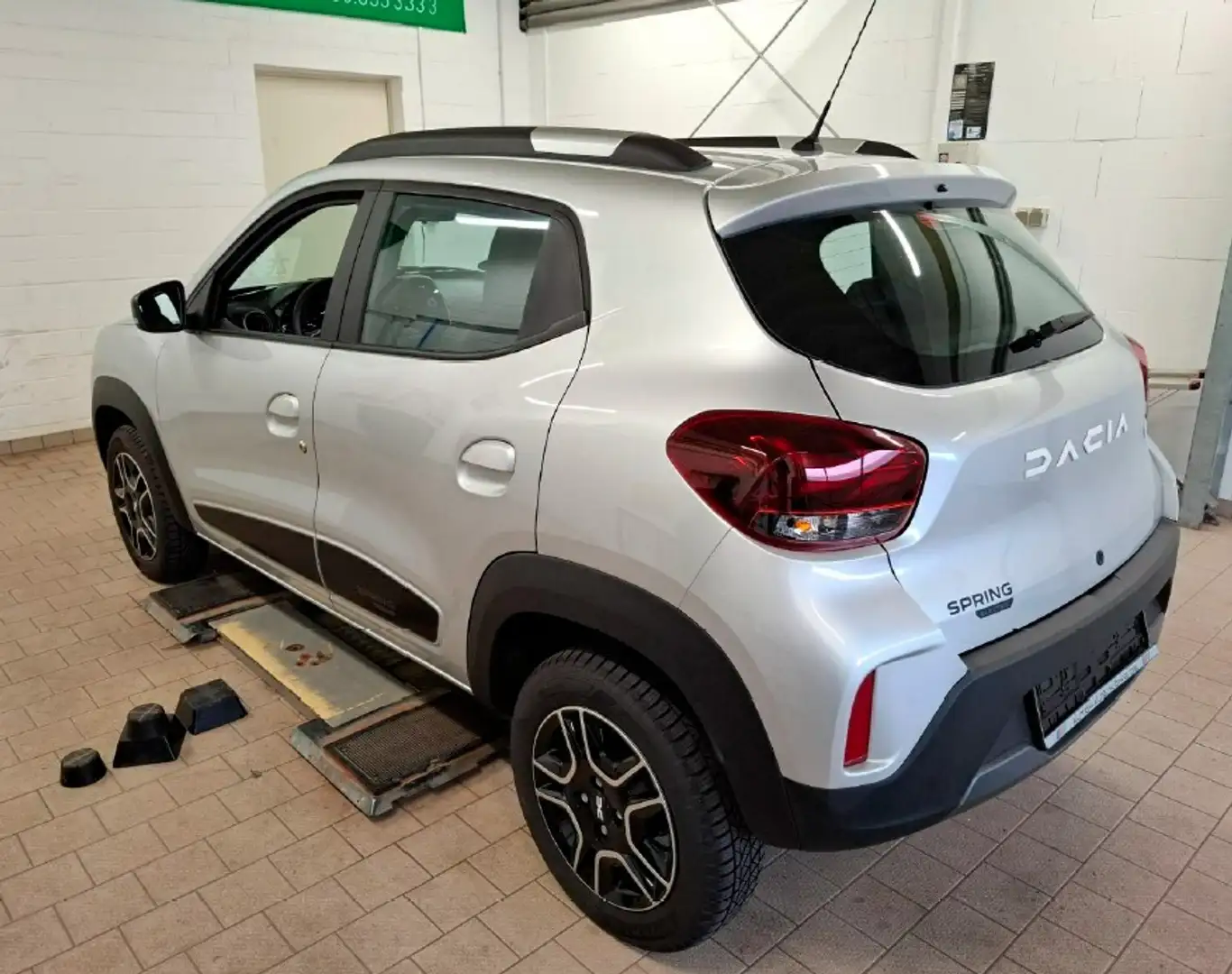 Dacia Spring Essential 45 Klima - Allwetter Silber - 2