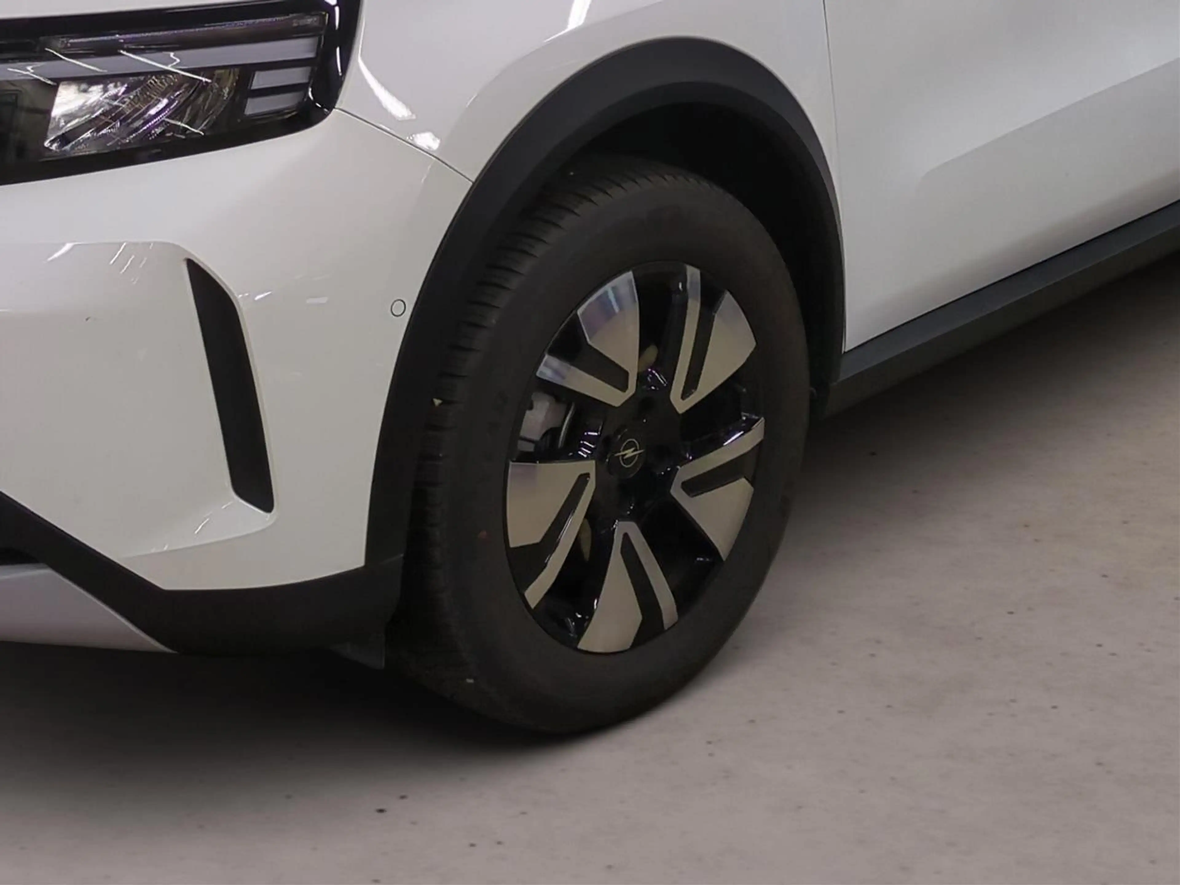 Opel Frontera Electric GS -SHZ-LHZ-NAVI-RFK — photo 9