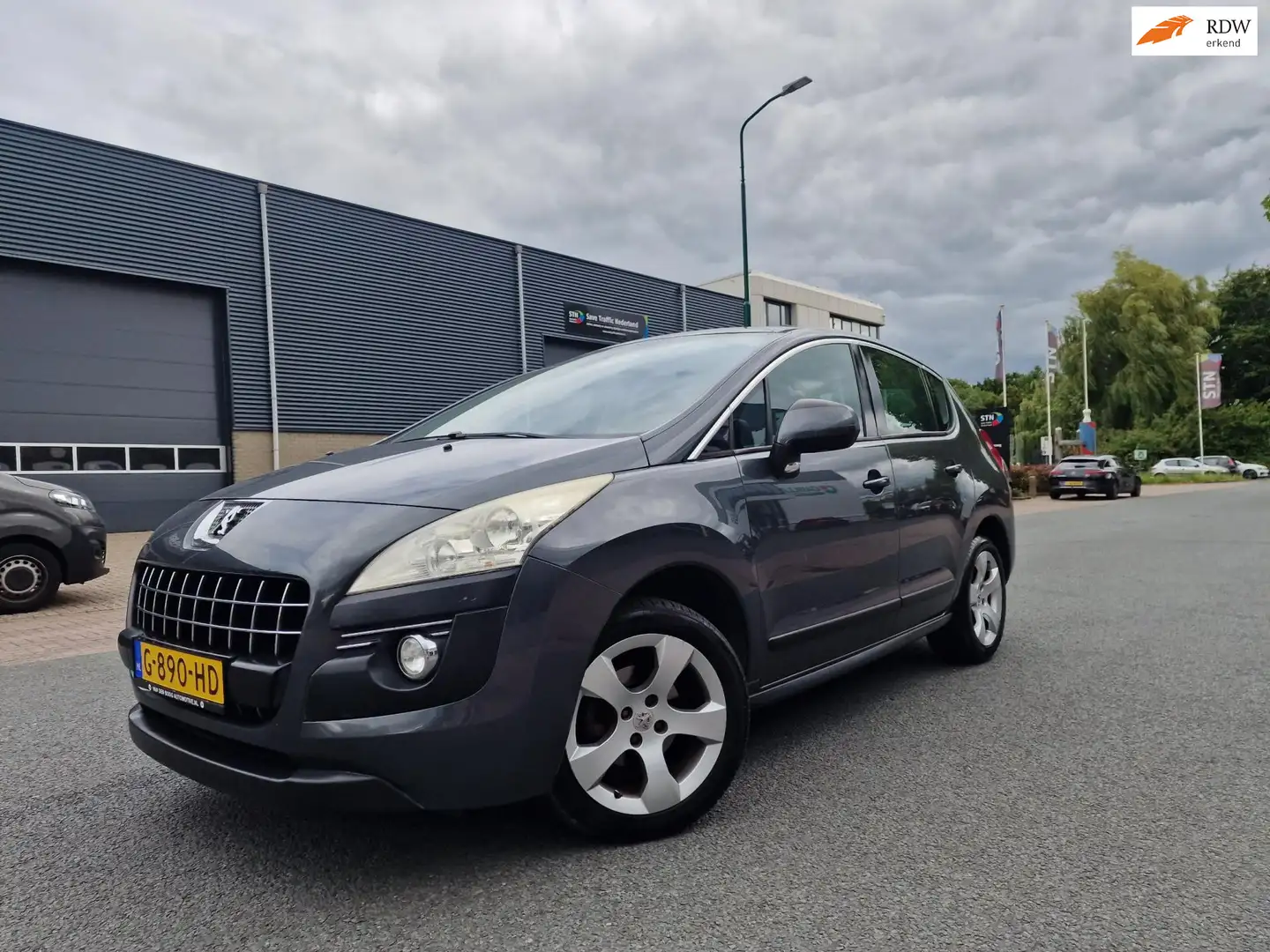 Peugeot 3008 1.6 VTi SR PANO NAVI PSENSOR 2 X SLEUTELS CRUISE Grau - 1
