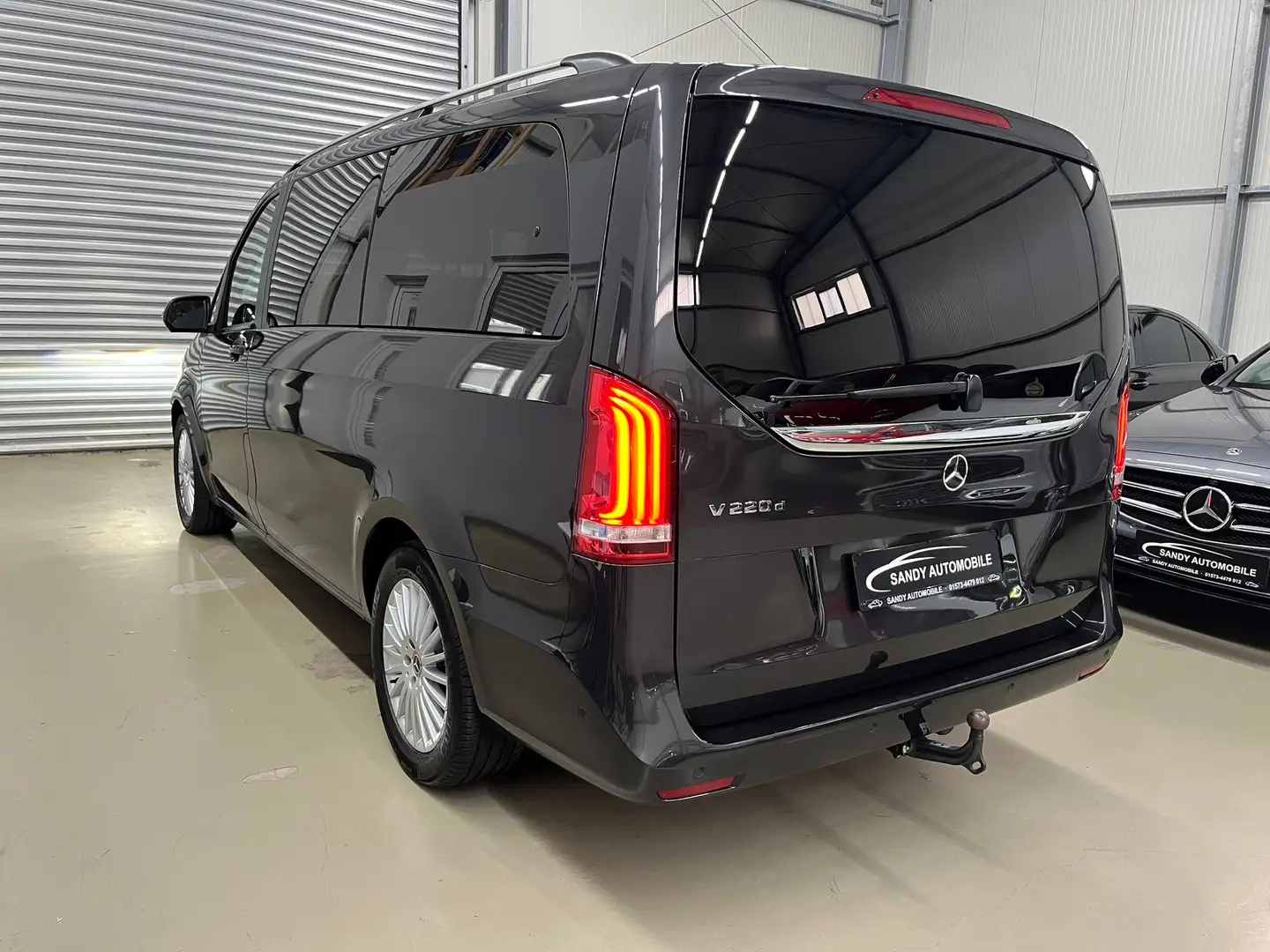 Mercedes-Benz V 220 d EDITION Lang 8.Sitzer Kamera AHK LED Gris - 2