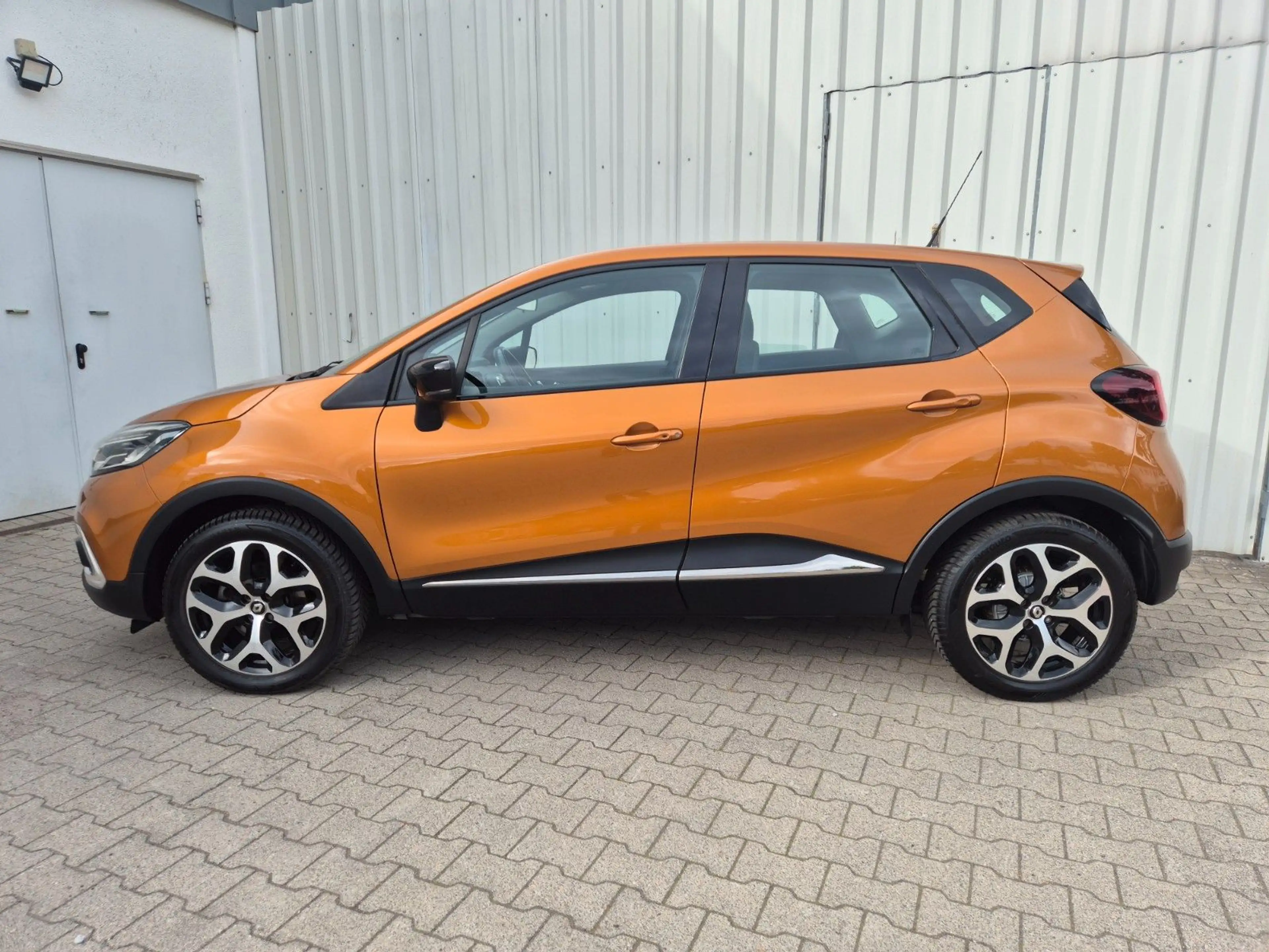 Renault Captur Intens - 1.HAND - AUTOMATIK - NAVI - USB — photo 2