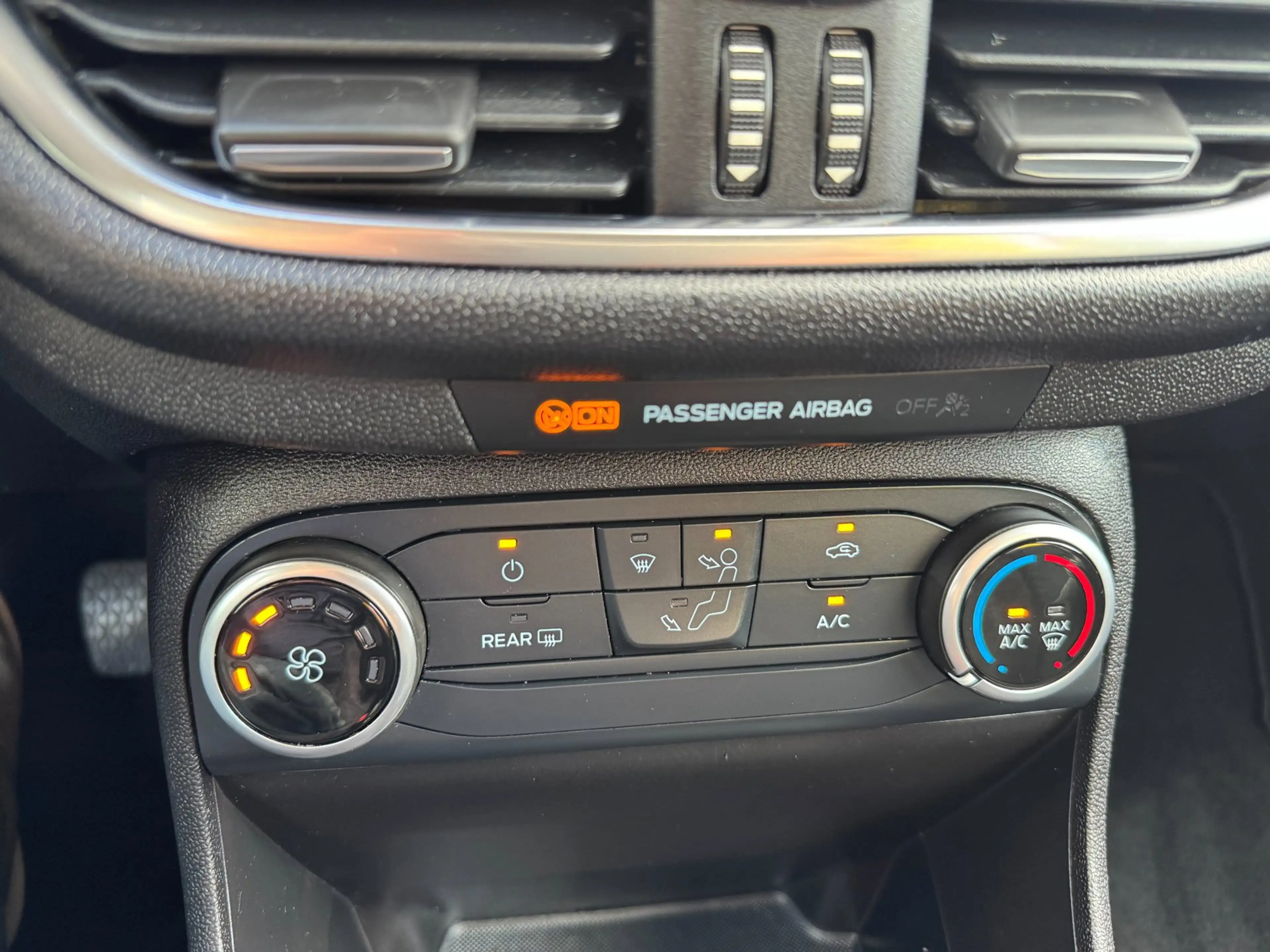 Ford Fiesta 1.1 Trend CARPLAY!! — photo 14
