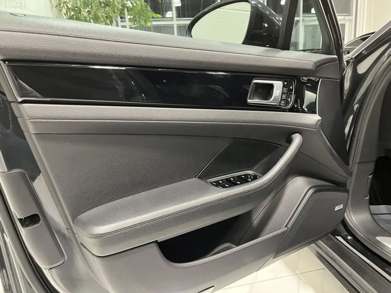 Porsche Panamera снимка Porsche Panamera