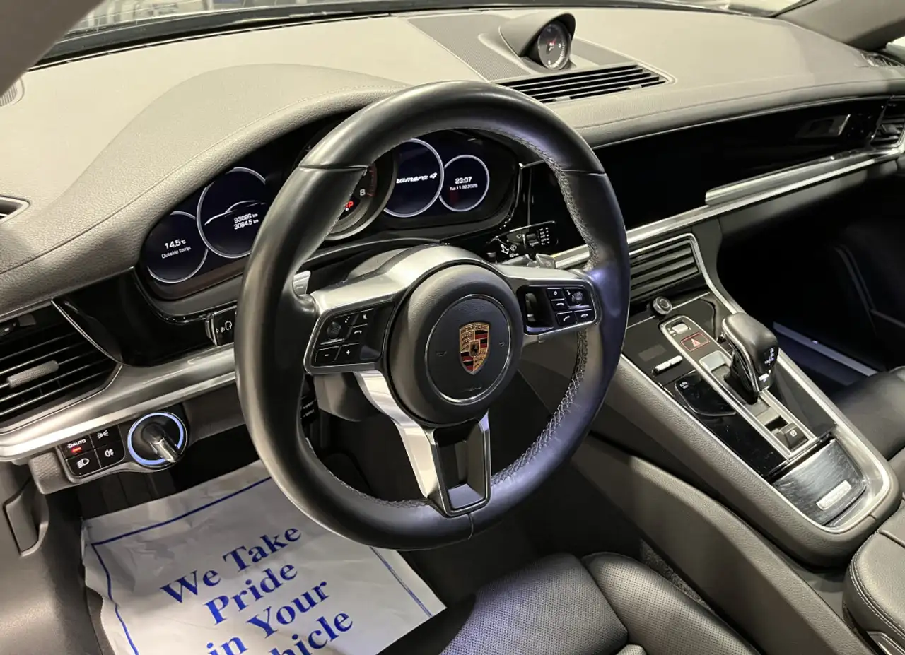 Porsche Panamera снимка Porsche Panamera