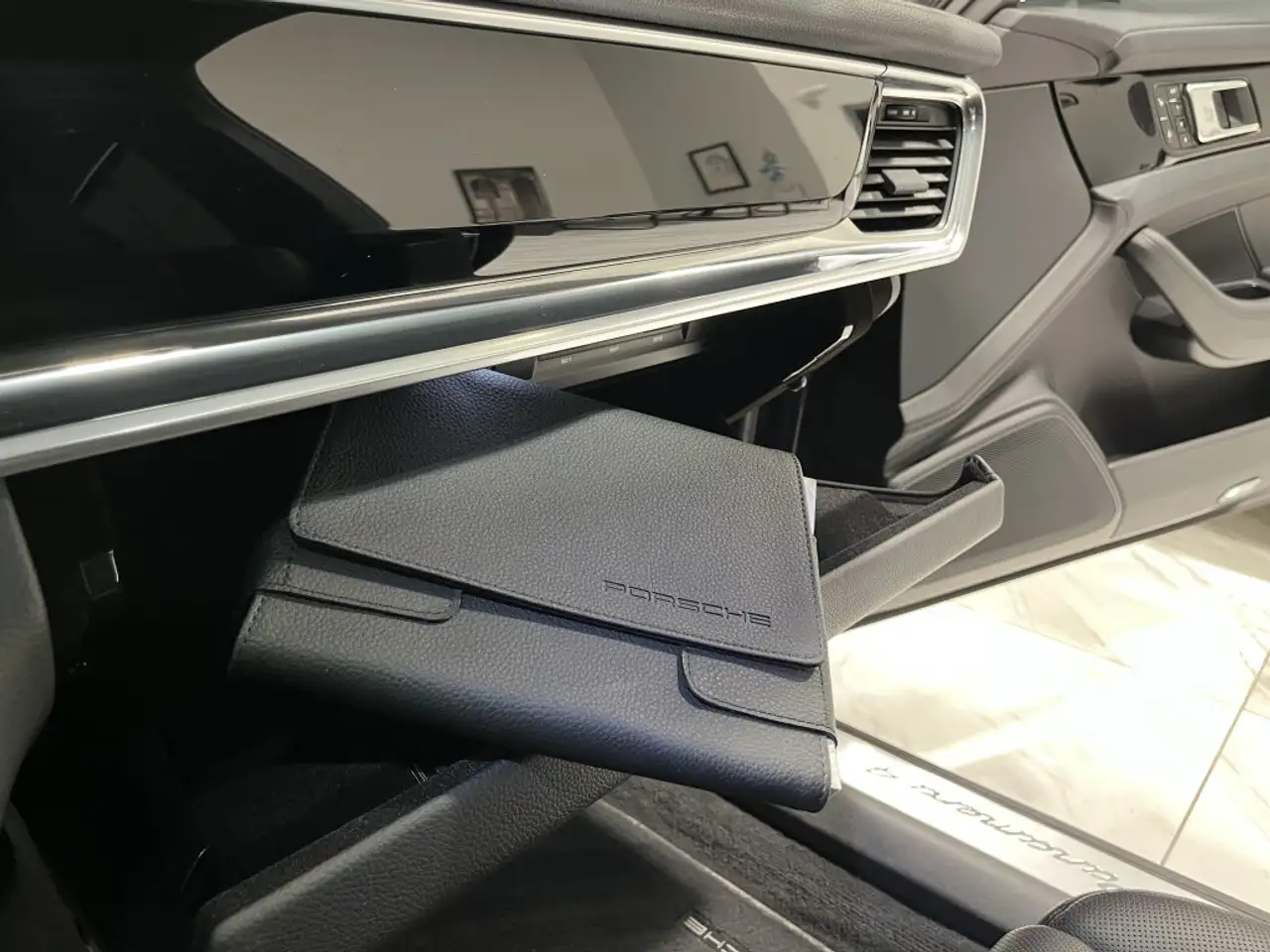 Porsche Panamera снимка Porsche Panamera