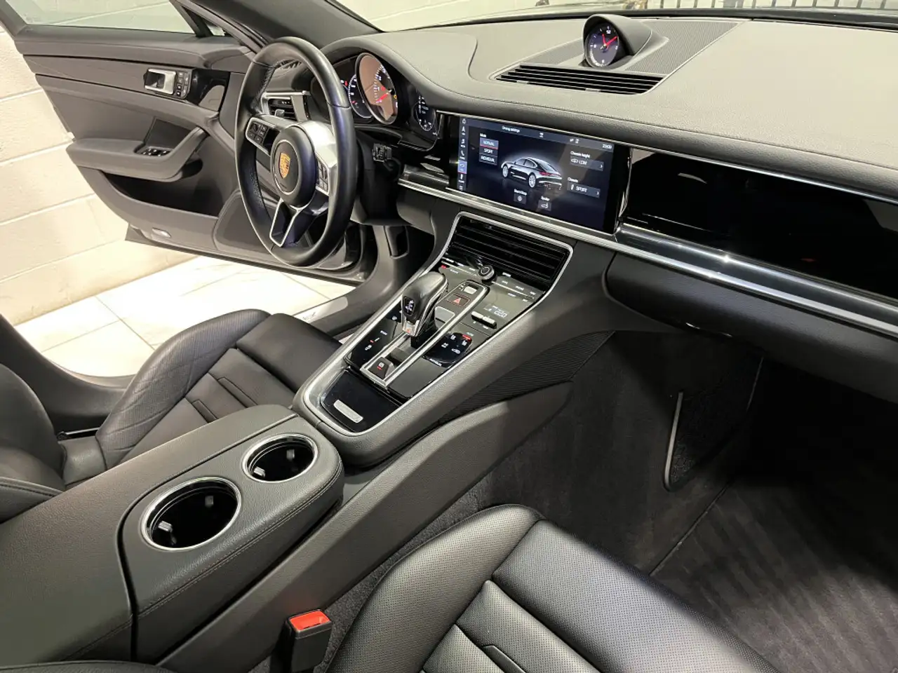 Porsche Panamera снимка Porsche Panamera