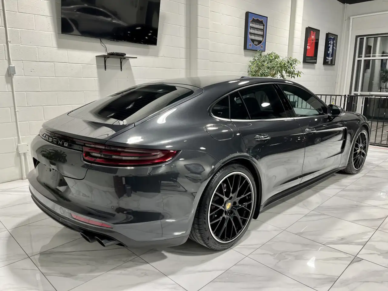 Porsche Panamera снимка Porsche Panamera