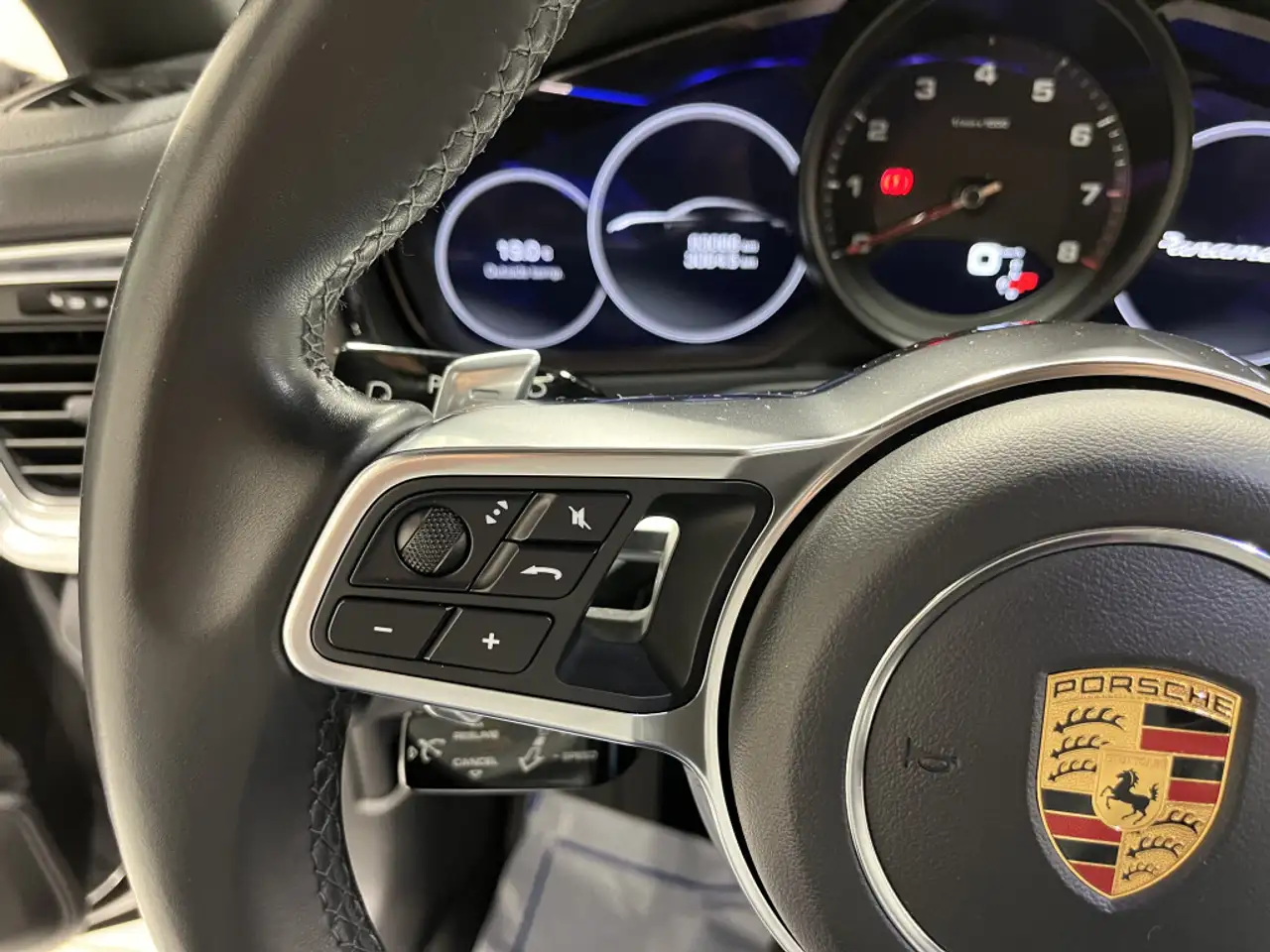Porsche Panamera снимка Porsche Panamera
