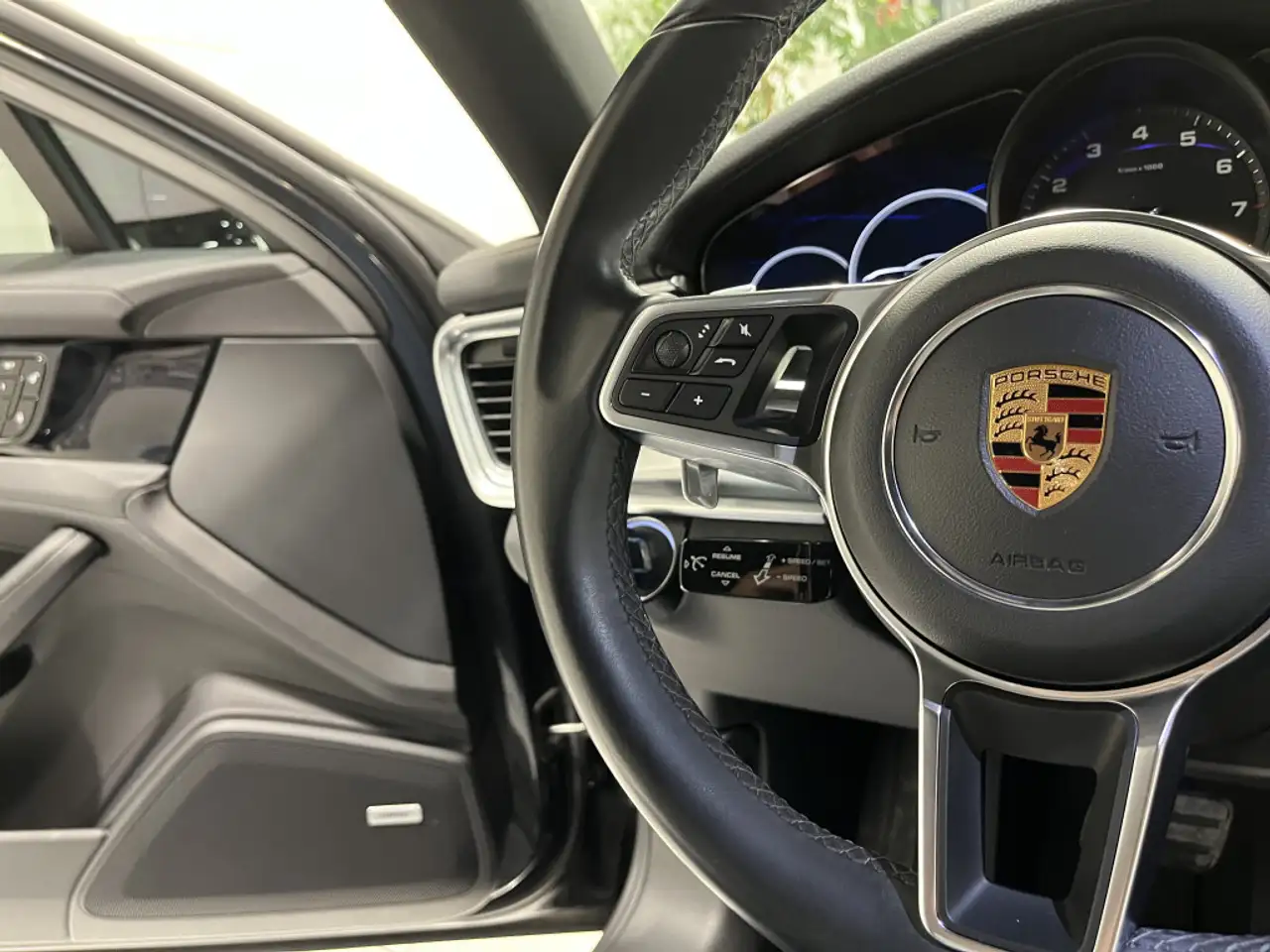 Porsche Panamera снимка Porsche Panamera
