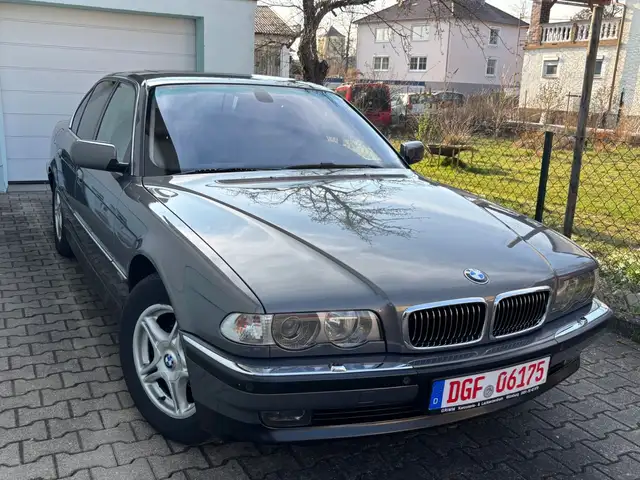 BMW 730 d 2.HDKomfortsitze+S.Dach+AHK+4xSitzheizung