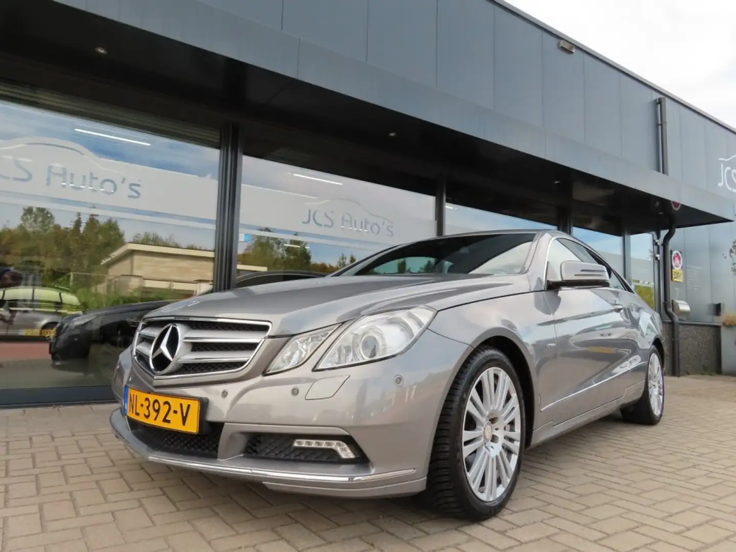 Mercedes-Benz E 250 250 CGI Elegance Aut. Ecc Navi Youngtimer 2010 Grau - 1