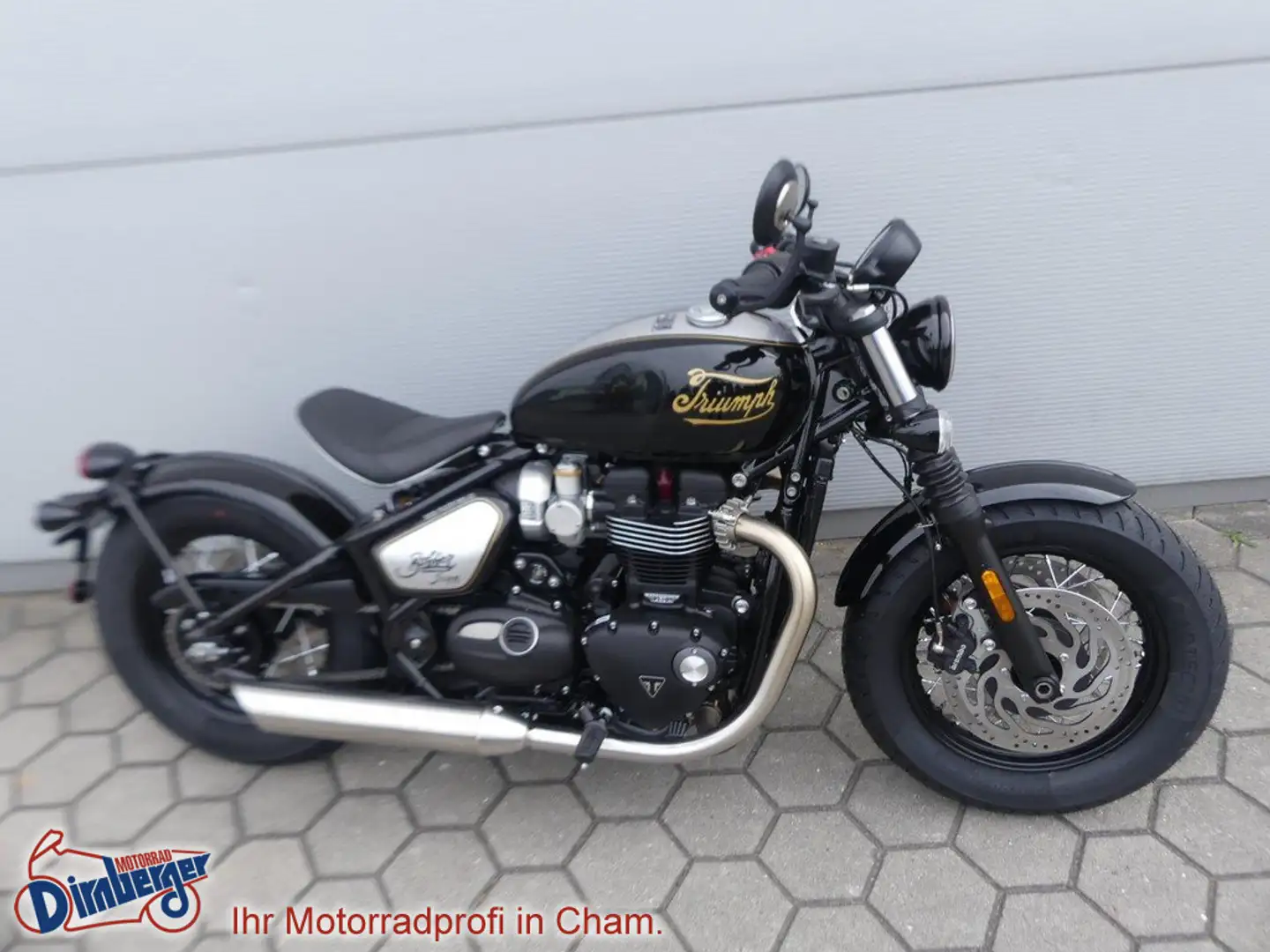 Triumph Bonneville Bobber 1200 Exclusive Icon Edition - 1