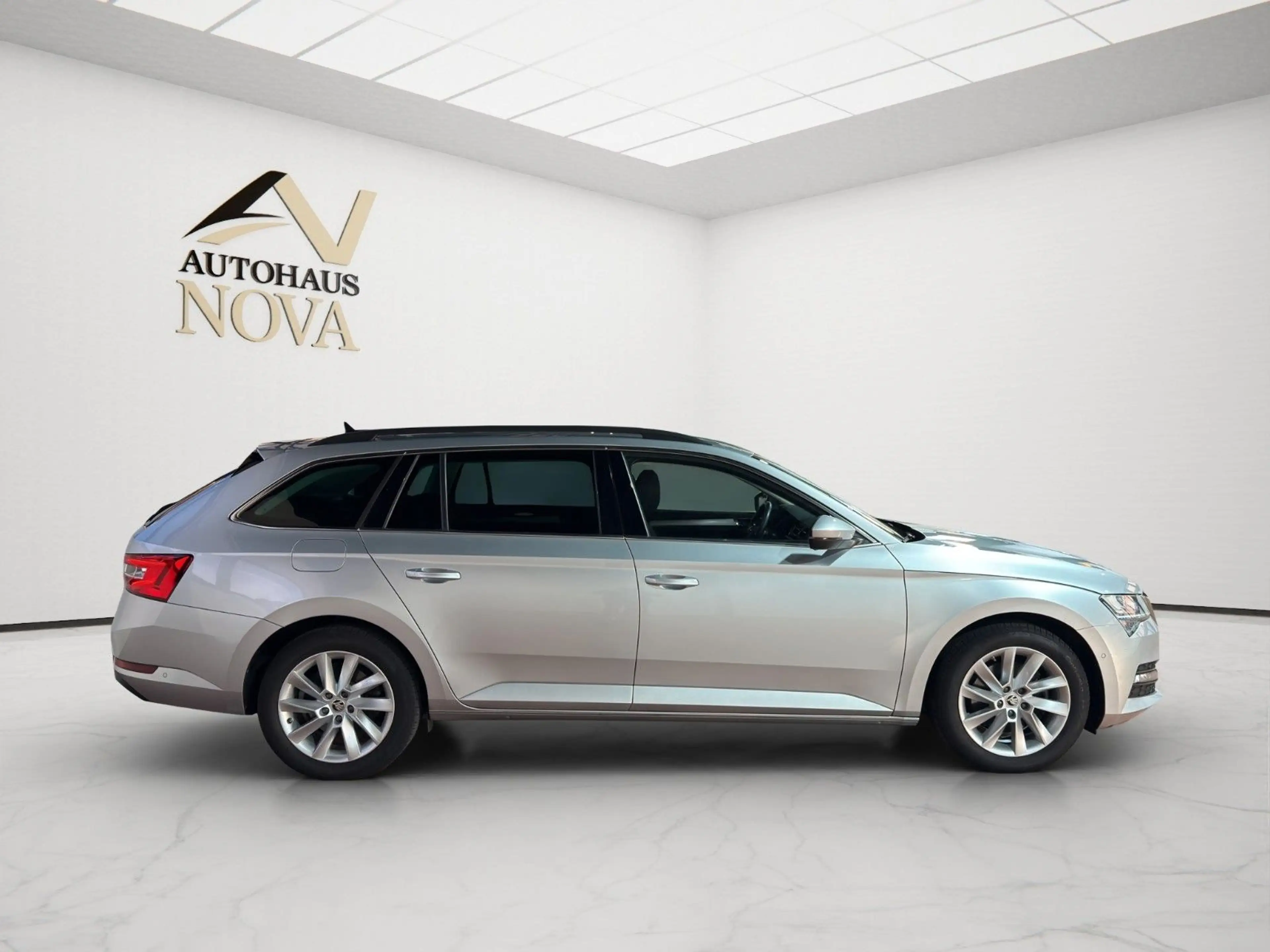Skoda Superb Combi Ambition 4x4-ACC-AHK-LANE- — photo 7
