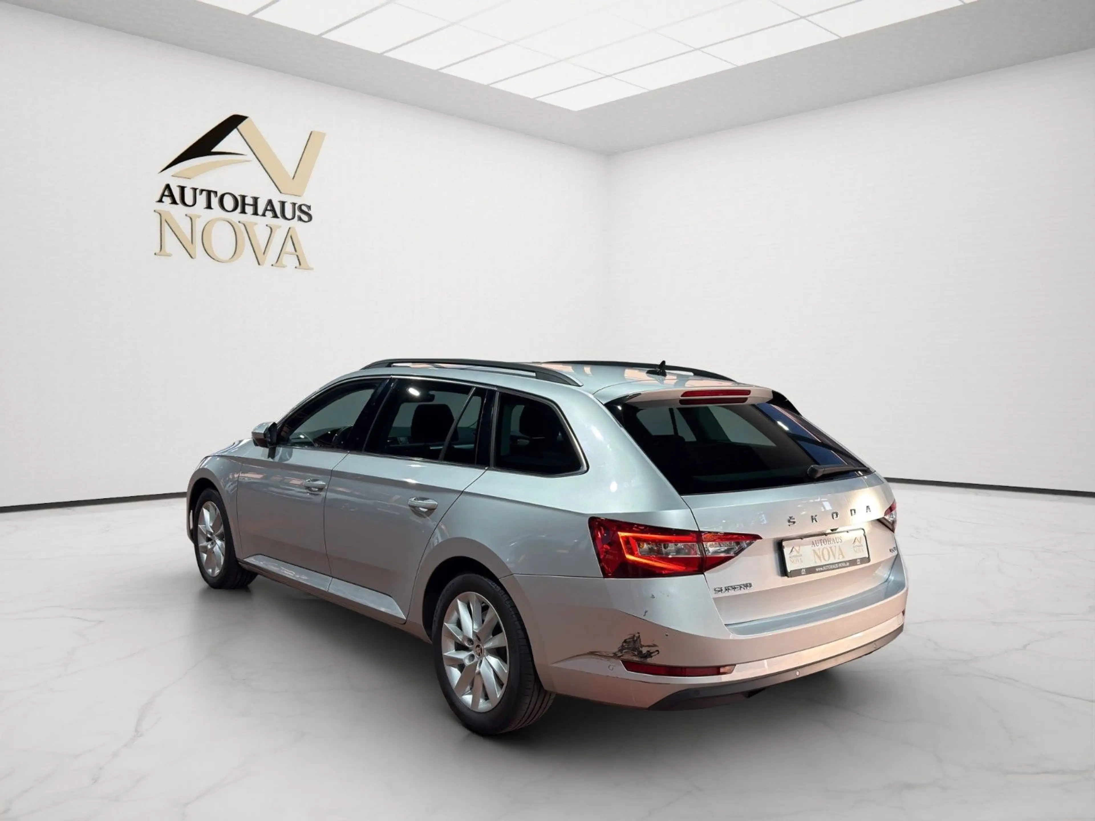 Skoda Superb Combi Ambition 4x4-ACC-AHK-LANE- — photo 4