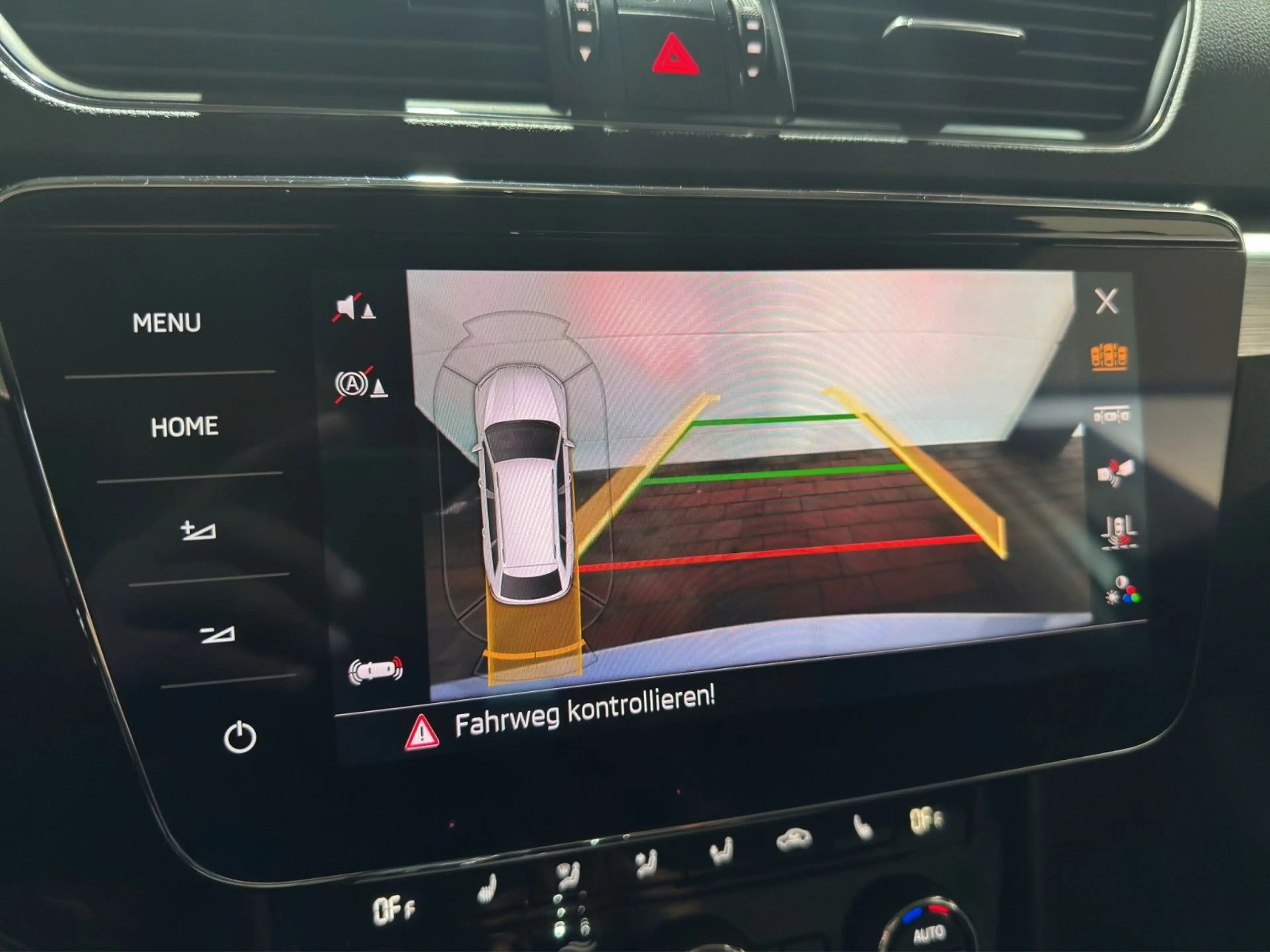 Skoda Superb Combi Ambition 4x4-ACC-AHK-LANE- — photo 13