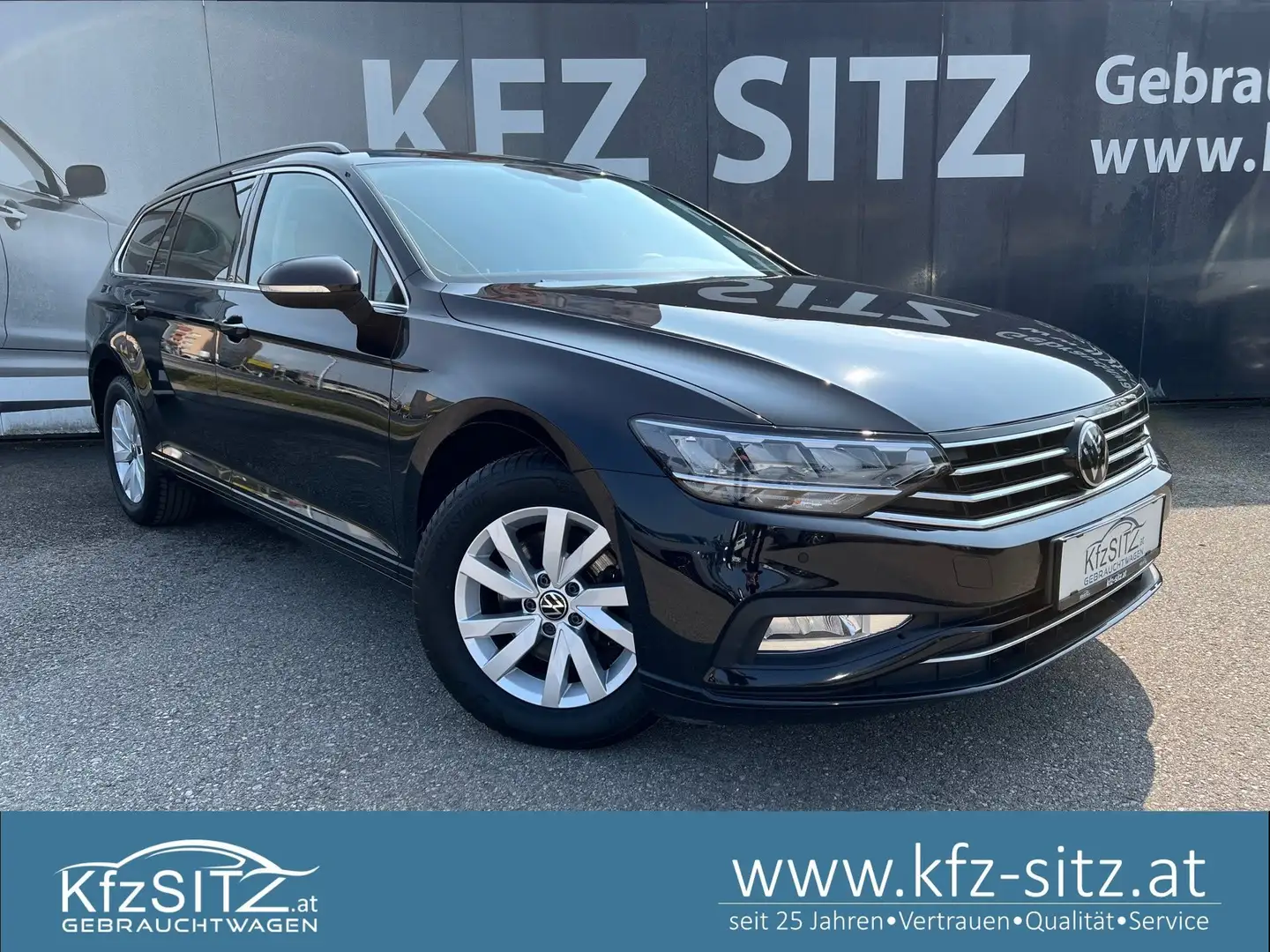 Volkswagen Passat Variant Business 2,0 SCR TDI DSG | NP: €51.000 Schwarz - 1