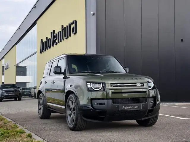 Land Rover Defender view 3